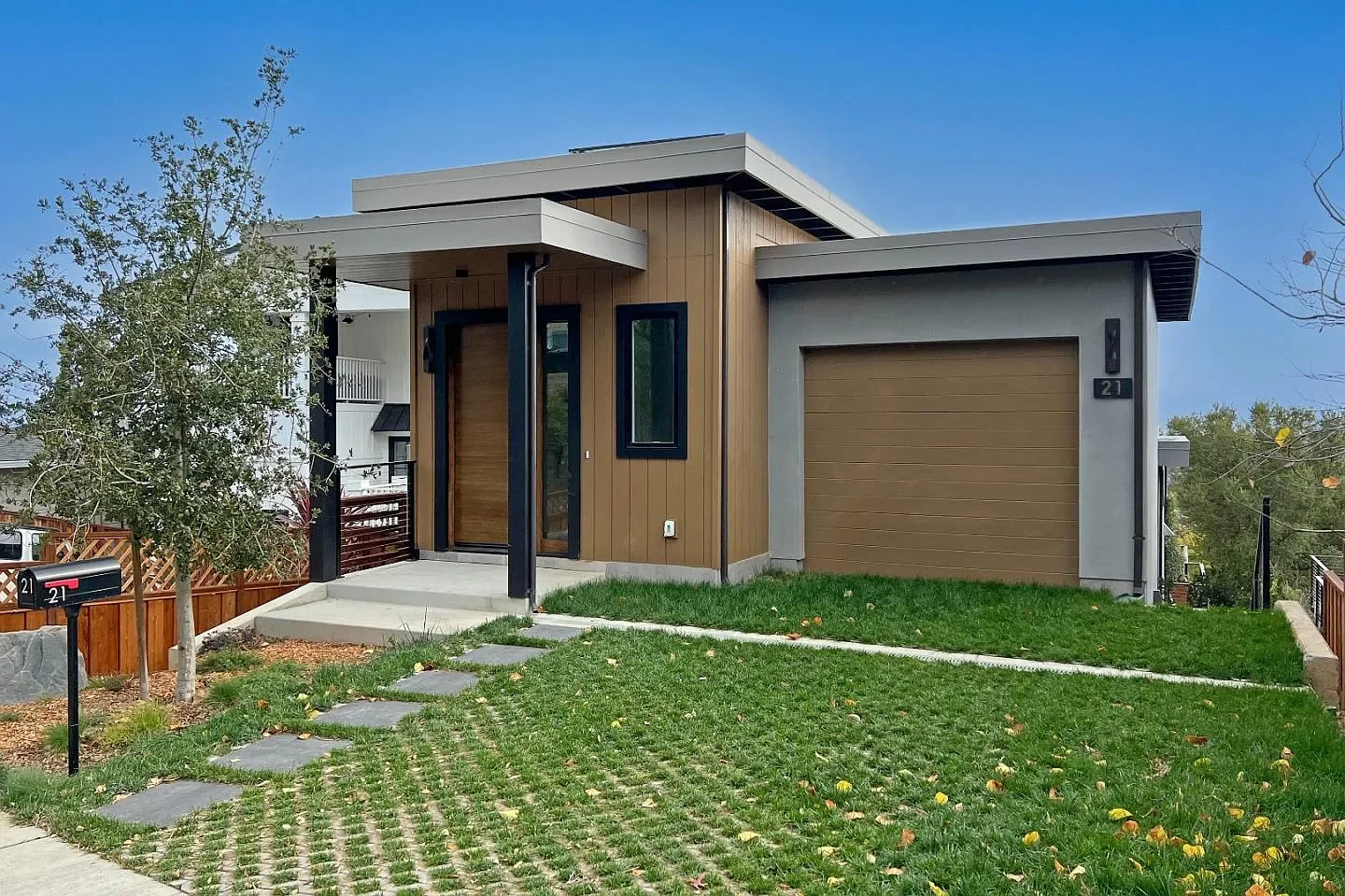 Modern new construction in San Carlos by Three Pillars Construction.webp