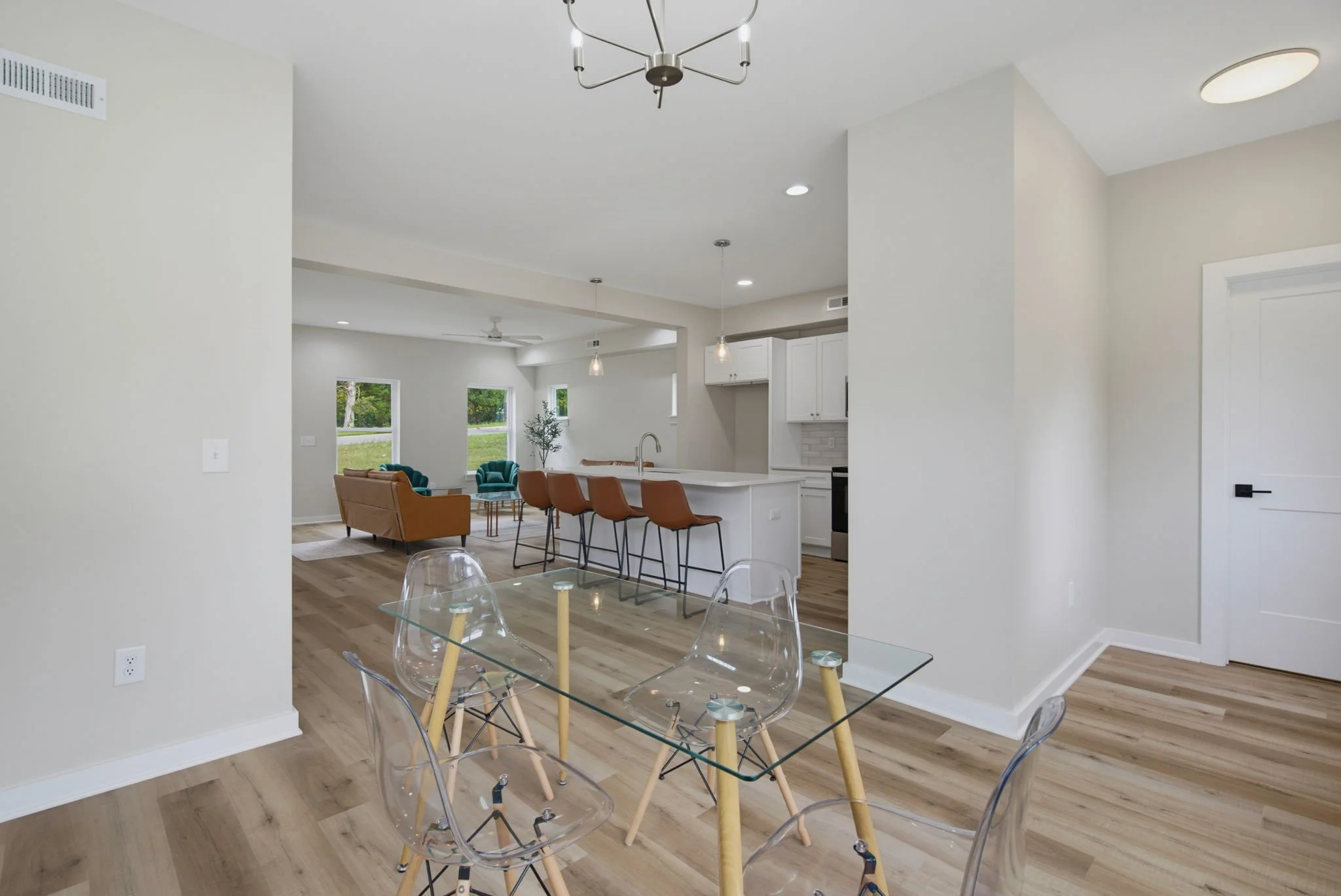 15-web-or-mls-207 E Parker St-15.jpg