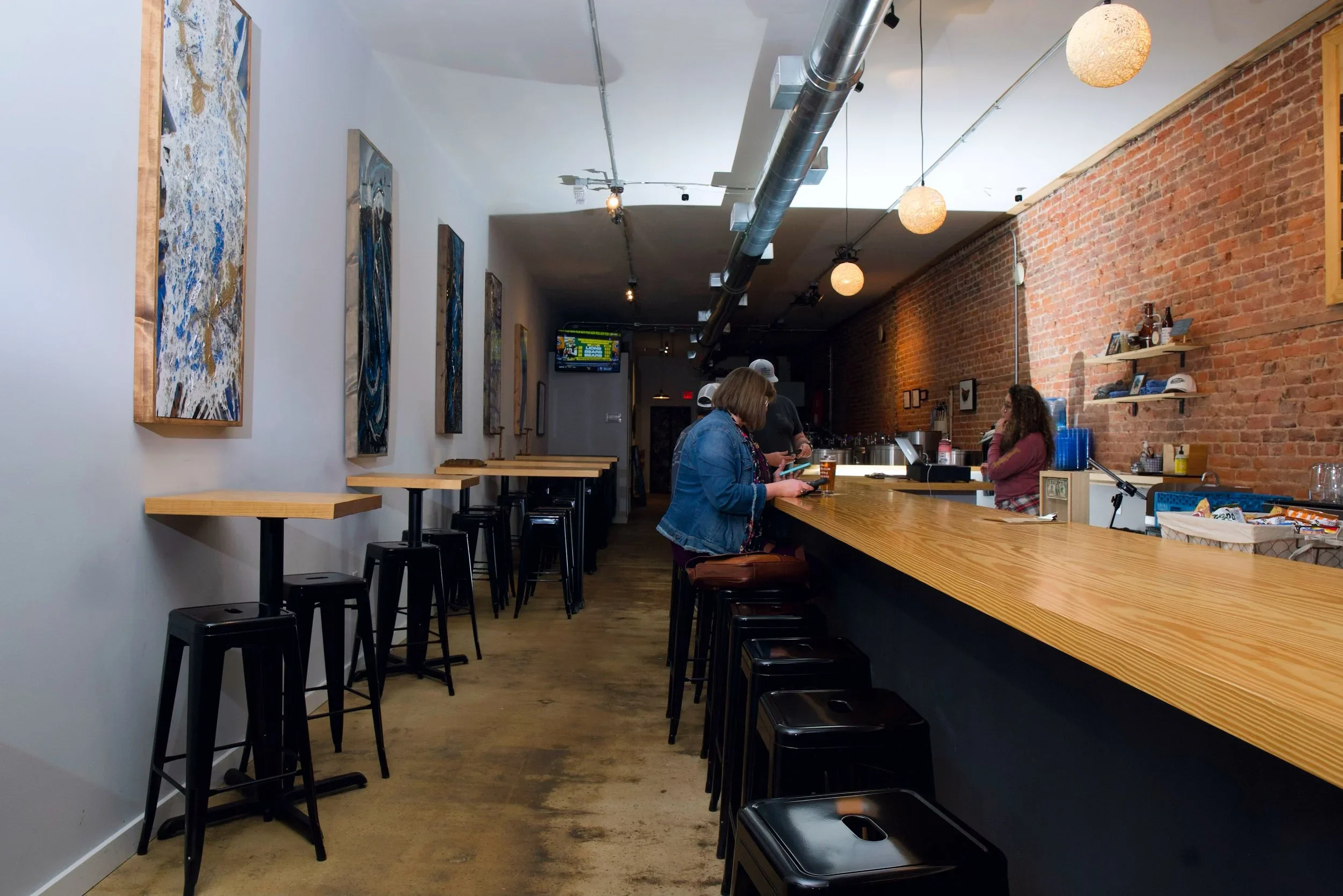 Roll Construction Bar Commercial Projects_People.webp