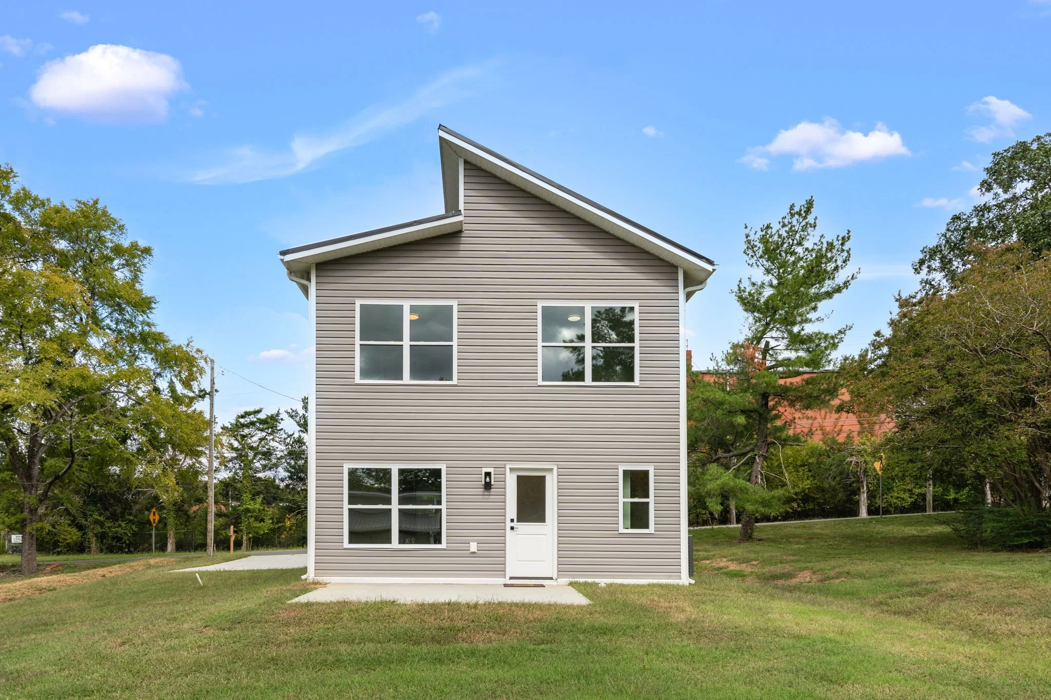 27-web-or-mls-207 E Parker St-27.jpg