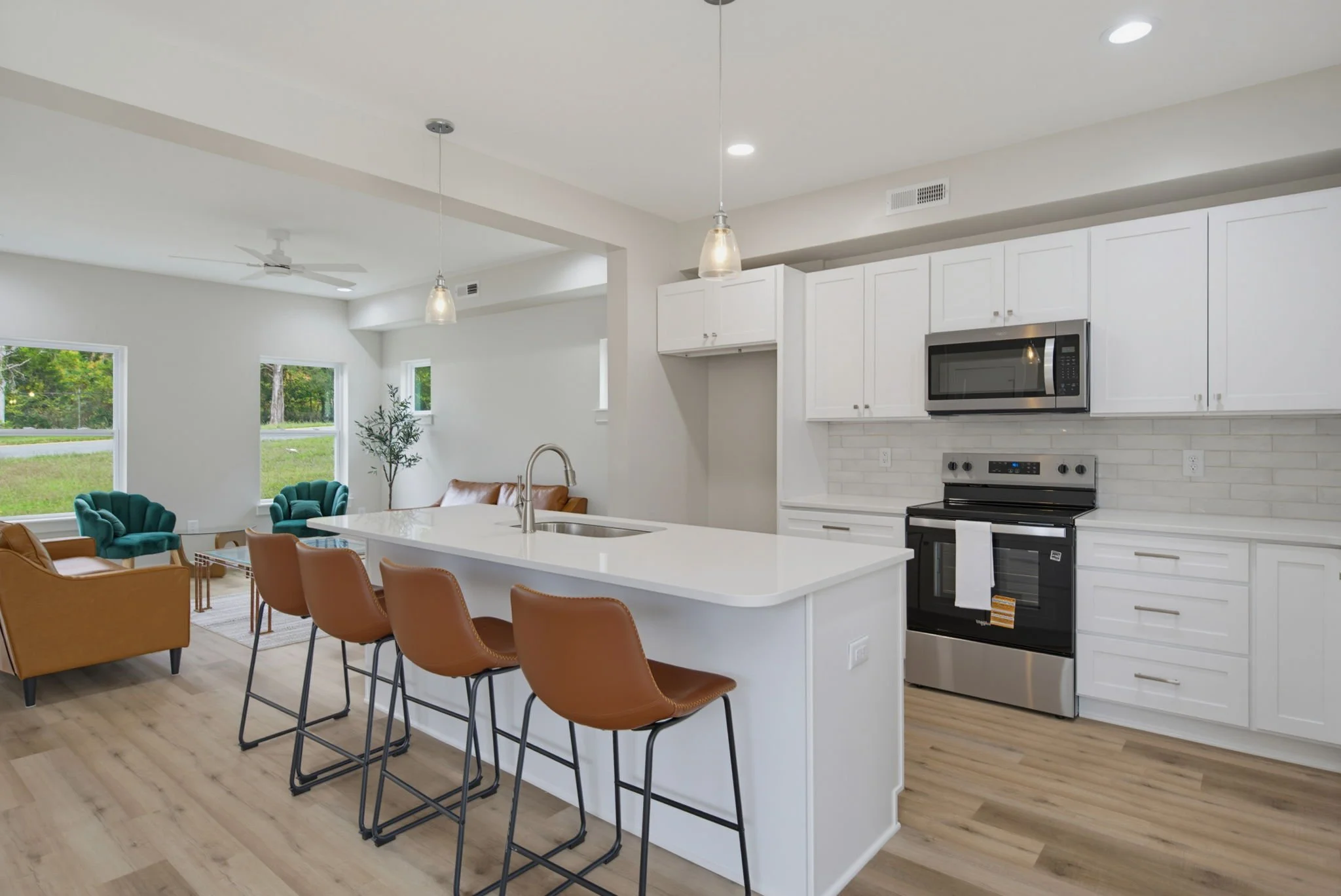 12-web-or-mls-207 E Parker St-12.jpg