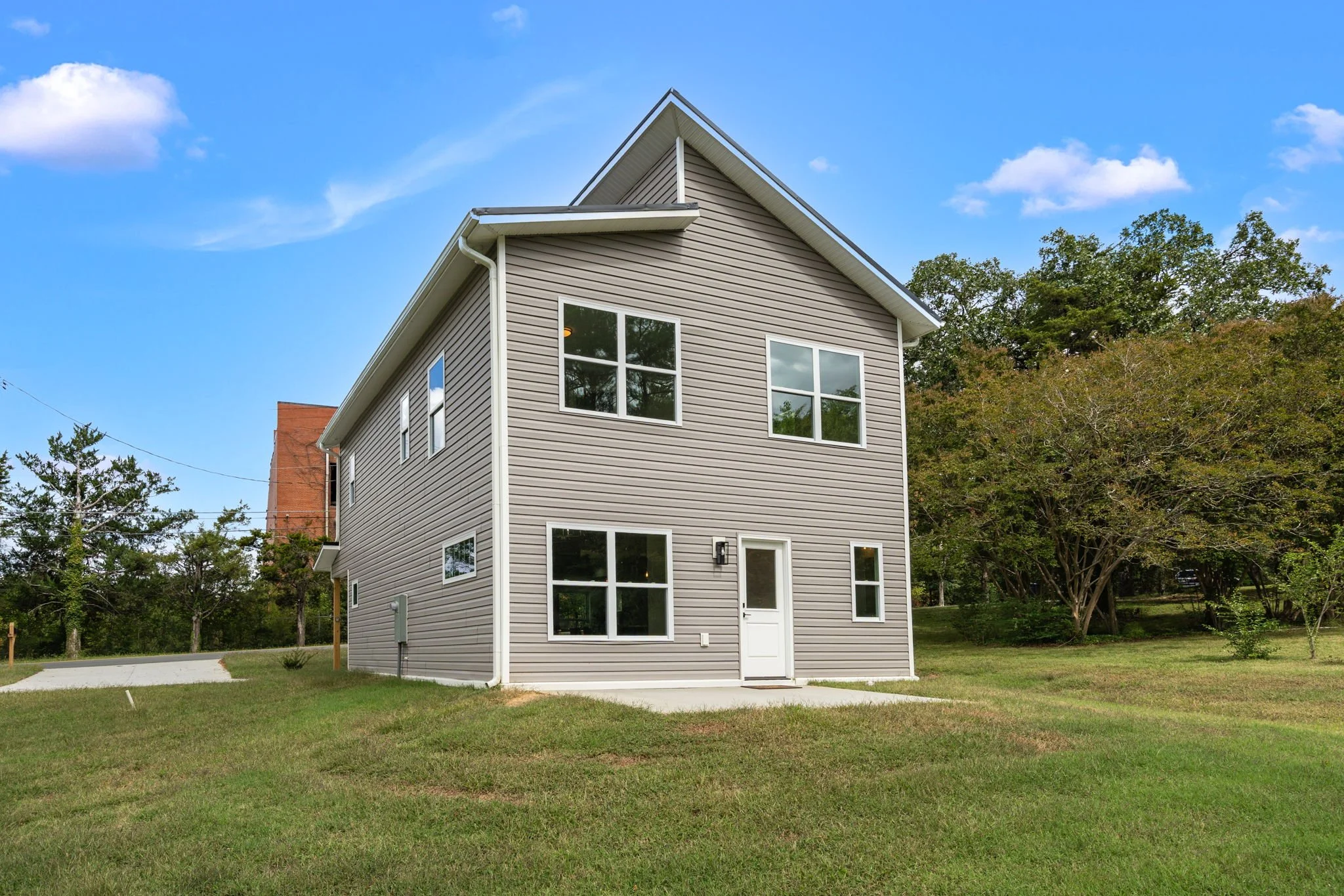 26-web-or-mls-207 E Parker St-26.jpg