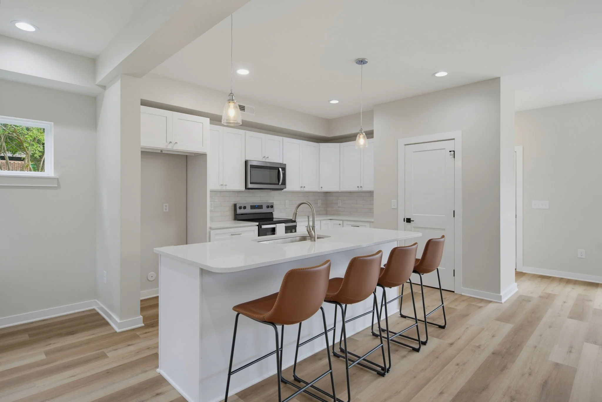 9-web-or-mls-207 E Parker St-9.jpg