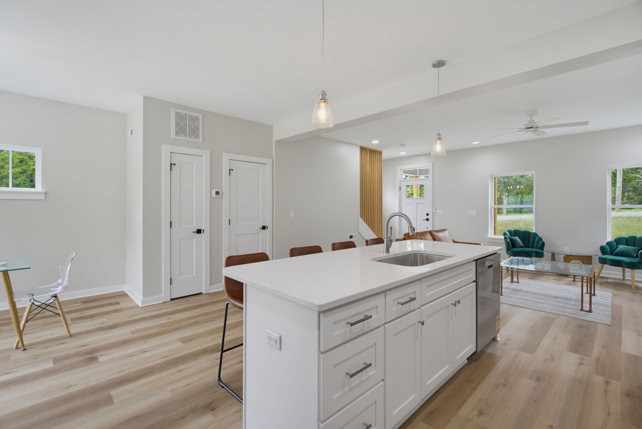 11-web-or-mls-207 E Parker St-11.jpg
