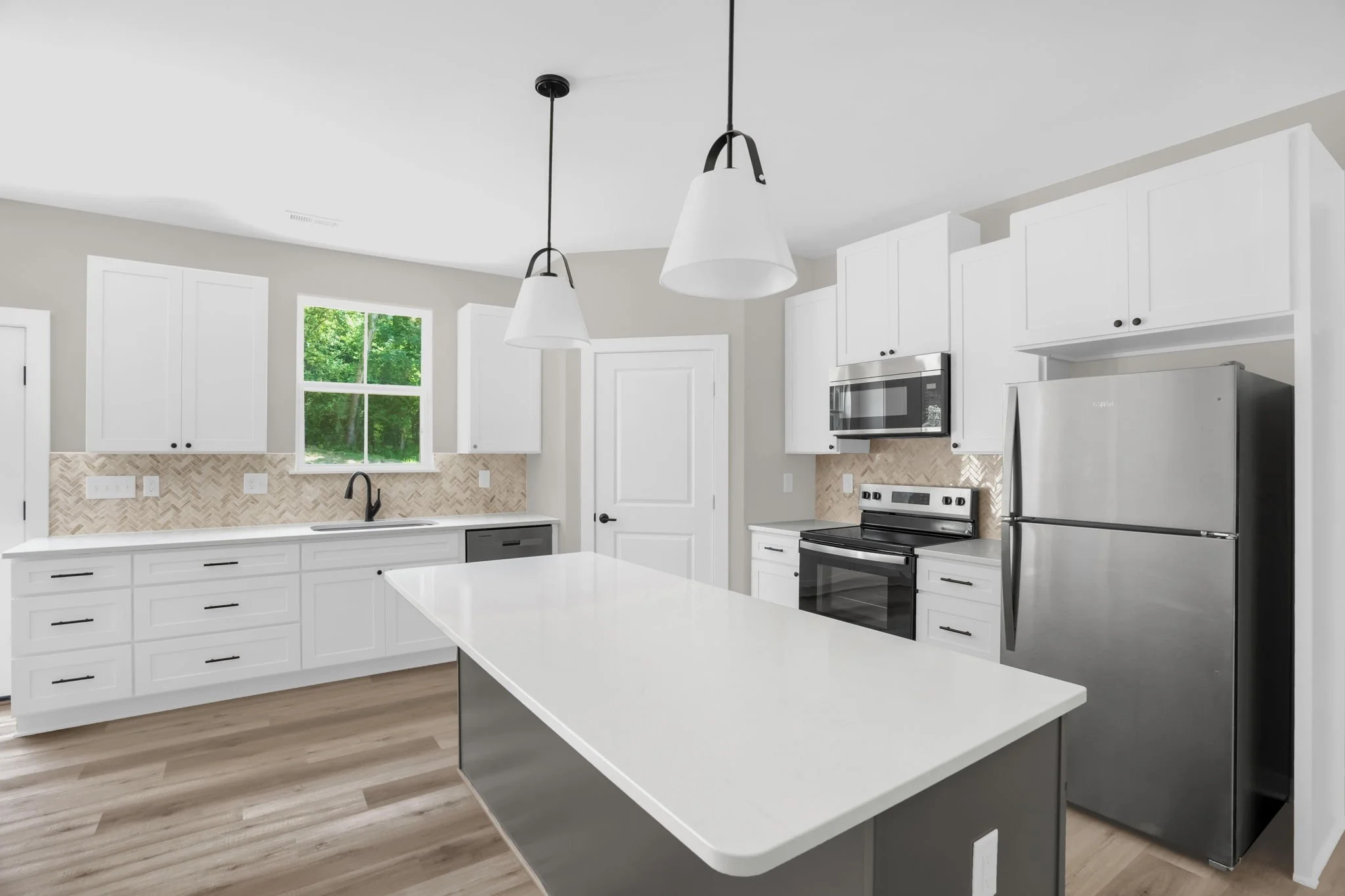 Roll-Construction-burlington-spec-home-kitchen 1.jpg