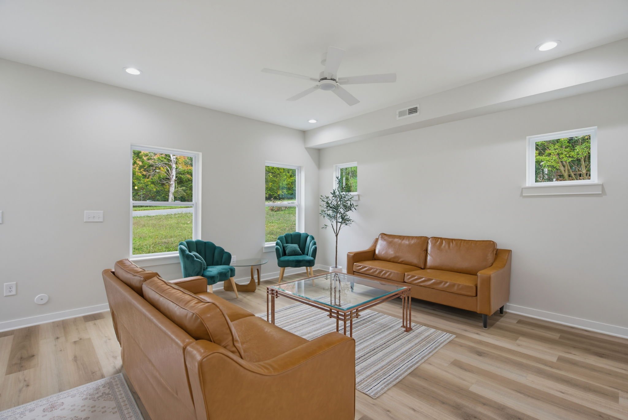 8-web-or-mls-207 E Parker St-8.jpg