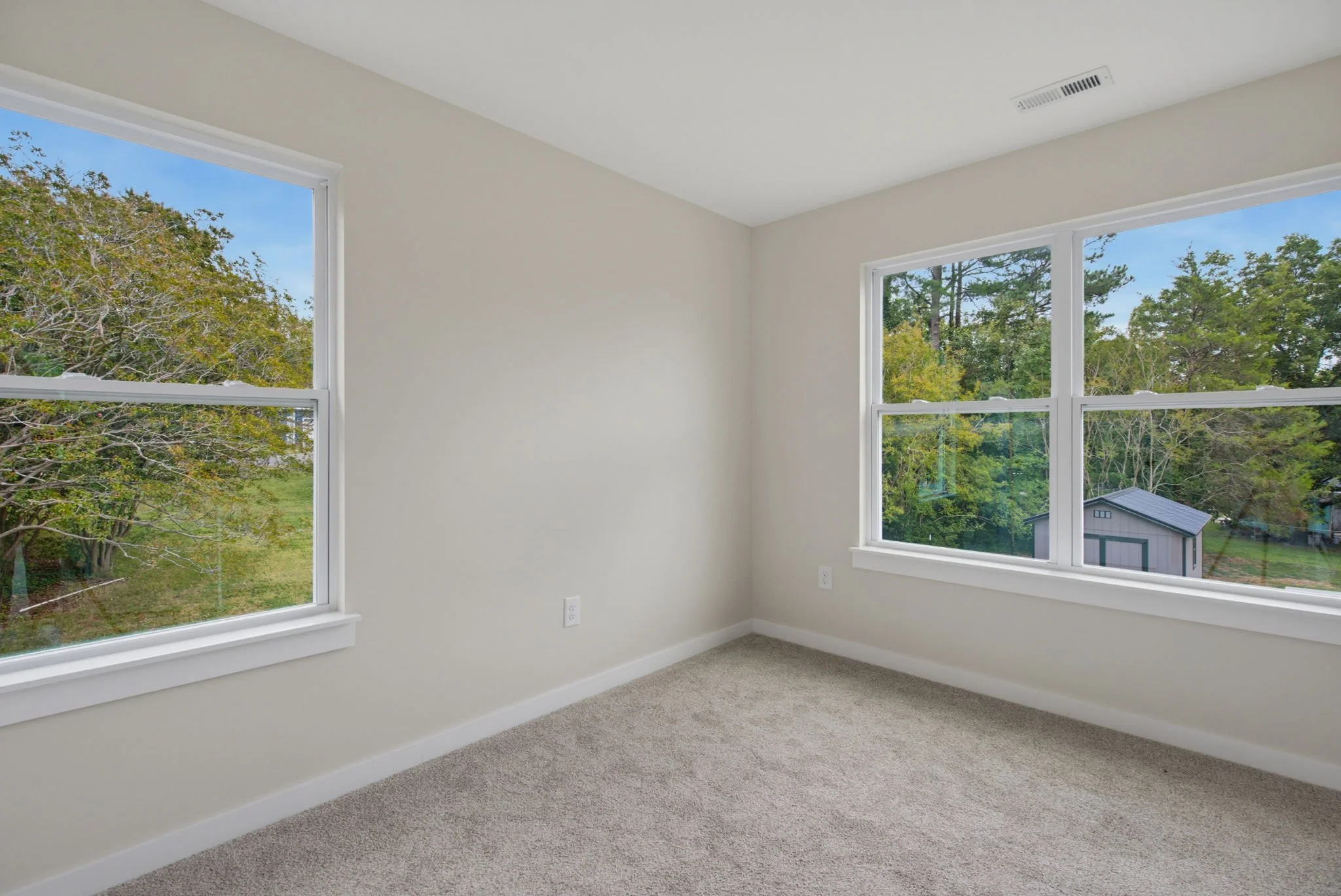 23-web-or-mls-207 E Parker St-23.jpg