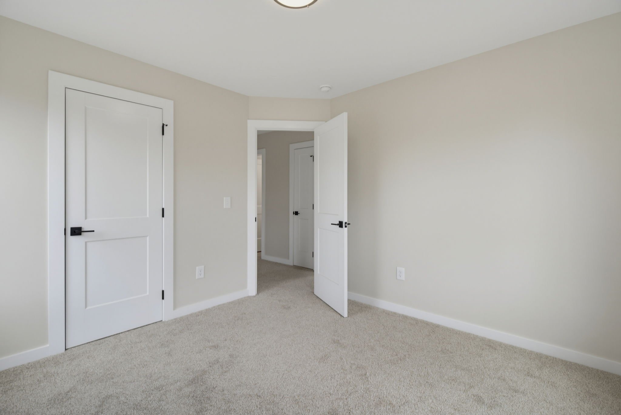 21-web-or-mls-207 E Parker St-21.jpg