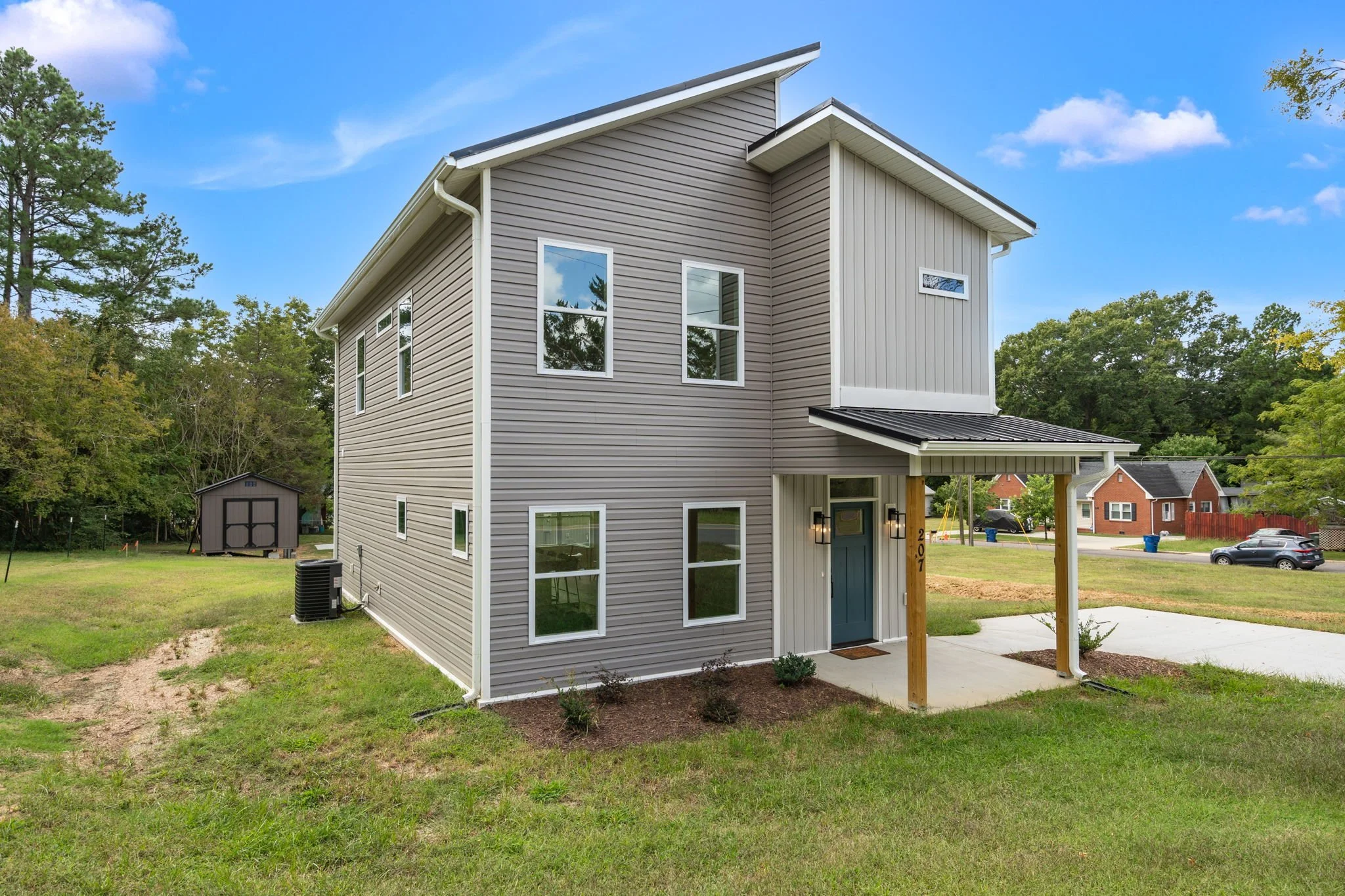2-web-or-mls-207 E Parker St-2.jpg