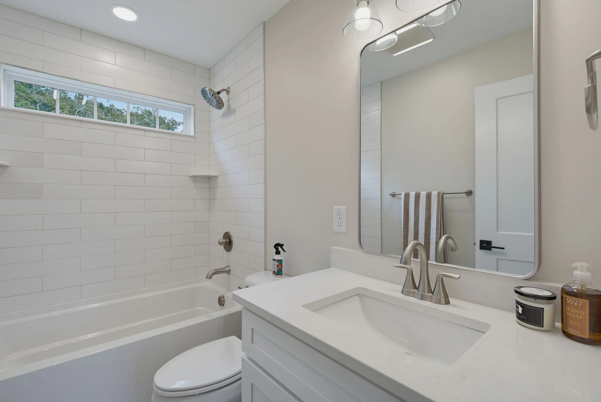 22-web-or-mls-207 E Parker St-22.jpg