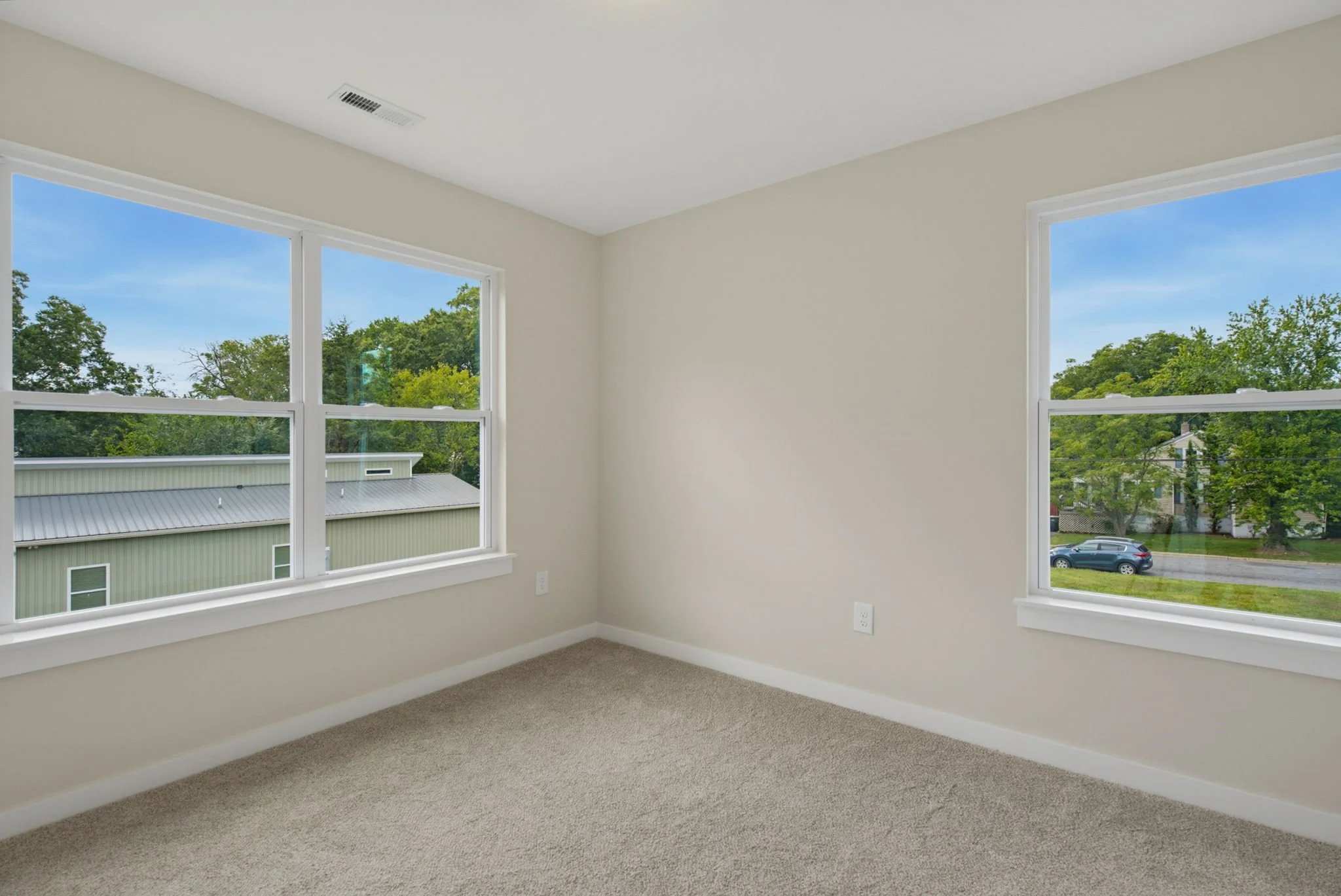 20-web-or-mls-207 E Parker St-20.jpg