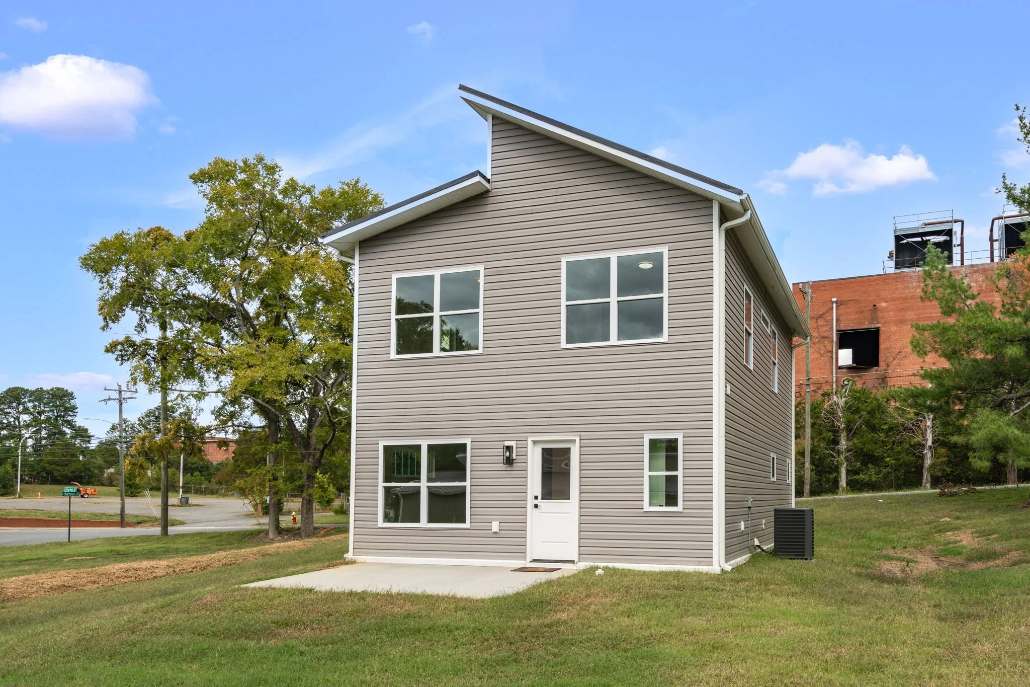 28-web-or-mls-207 E Parker St-28.jpg