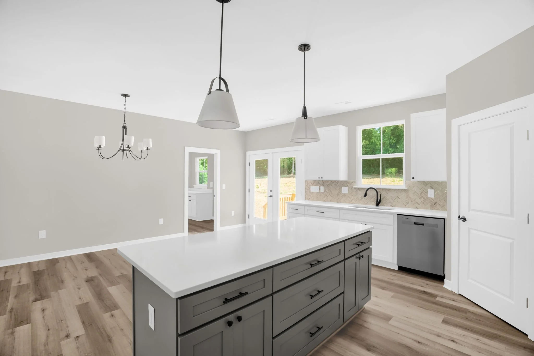 Roll-Construction-burlington-spec-home-kitchen 2.jpg