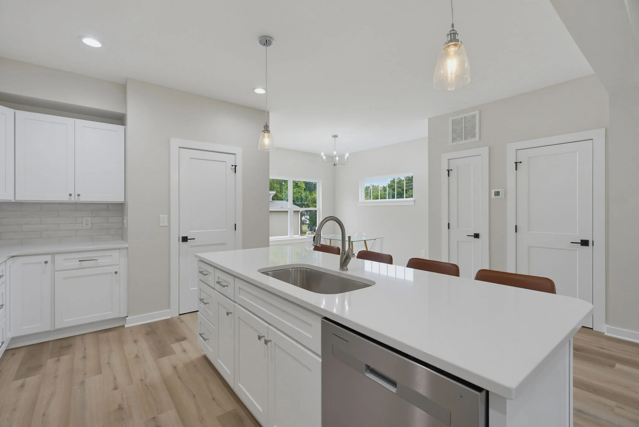 10-web-or-mls-207 E Parker St-10.jpg