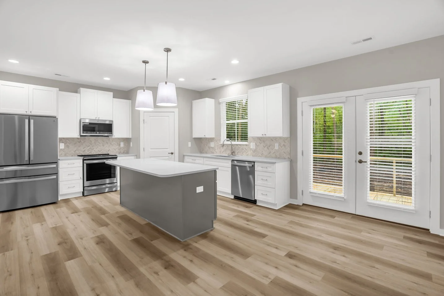 Roll-Construction-burlington-spec-home-Atwater-kitchen3.jpg