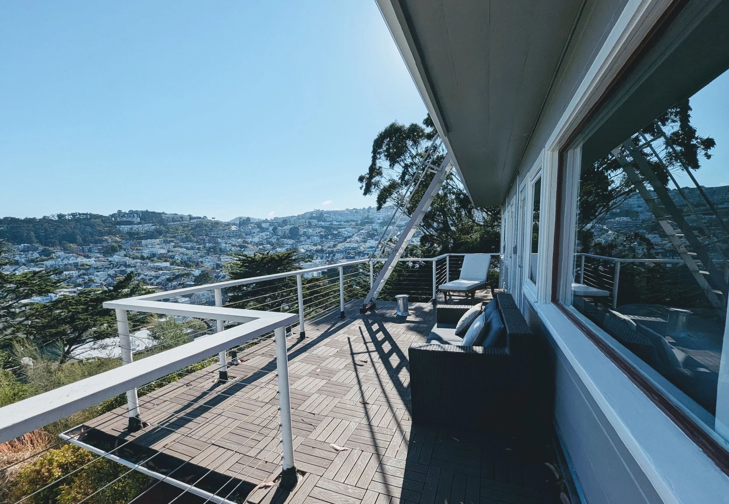 Upper deck with amazing southern views across Noe Valley