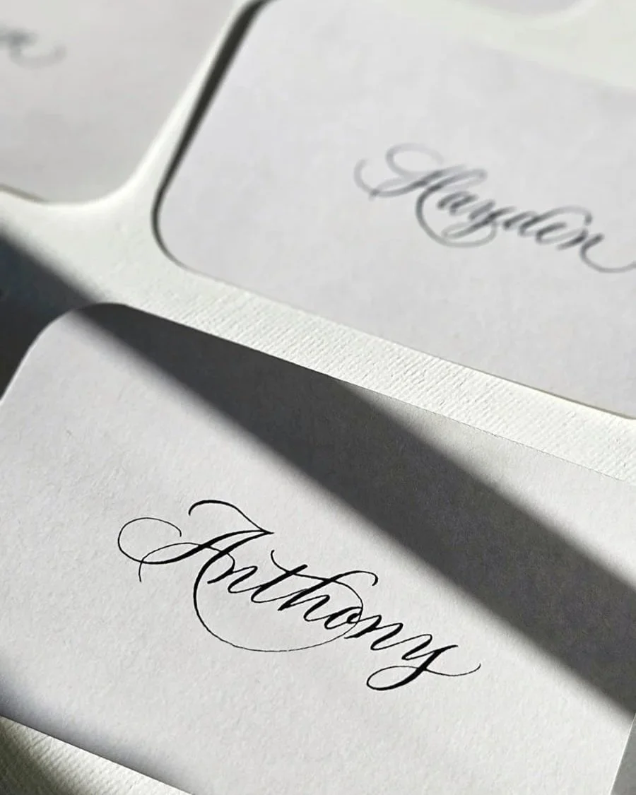 Flourished modern script