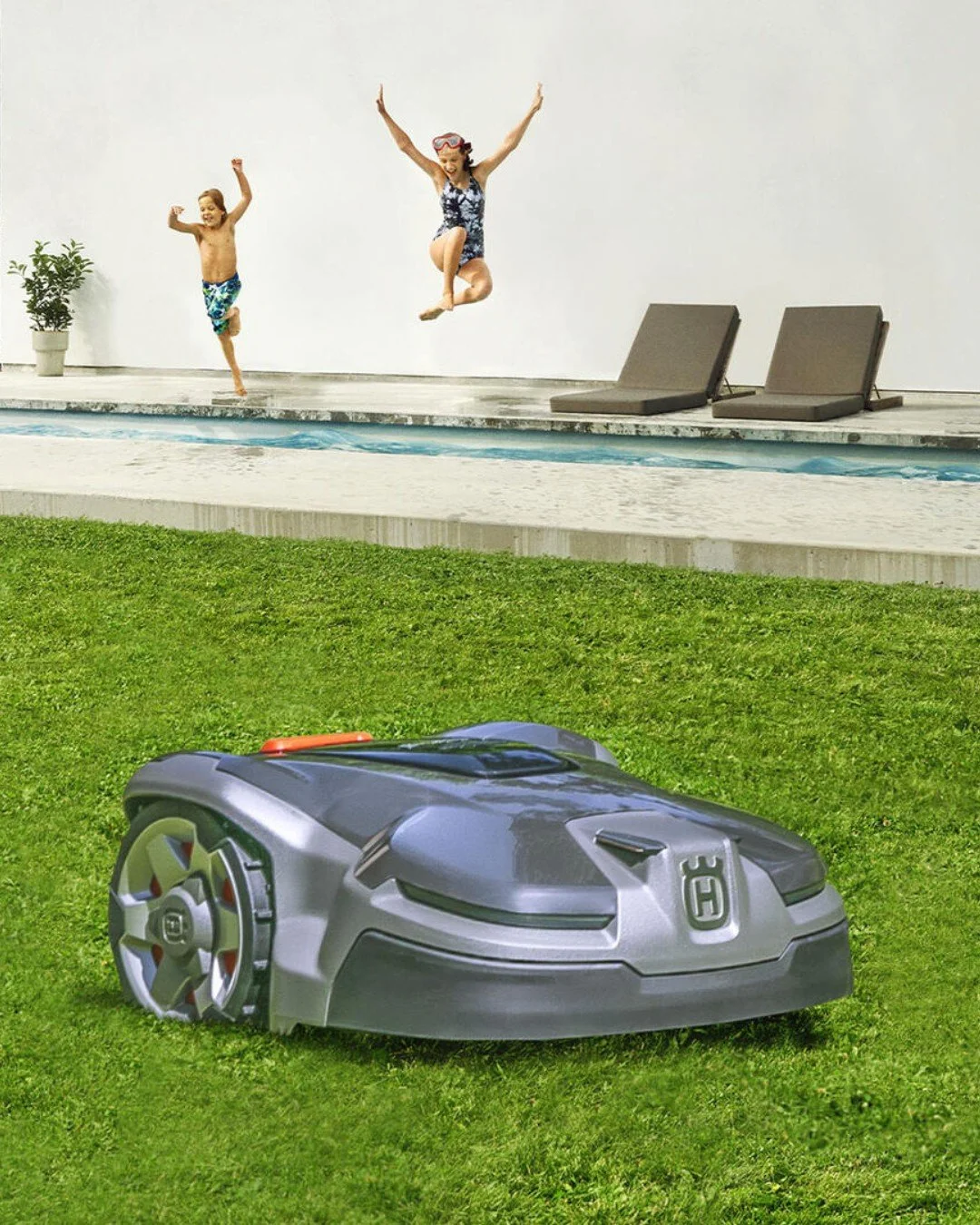 Creating the perfect pool paradise? Smart landscaping choices make all the difference! 🌿
Husqvarna Automower&reg; robotic lawn mowers for are a great option for poolside maintenance - working quietly day or night to keep grass perfectly manicured wh