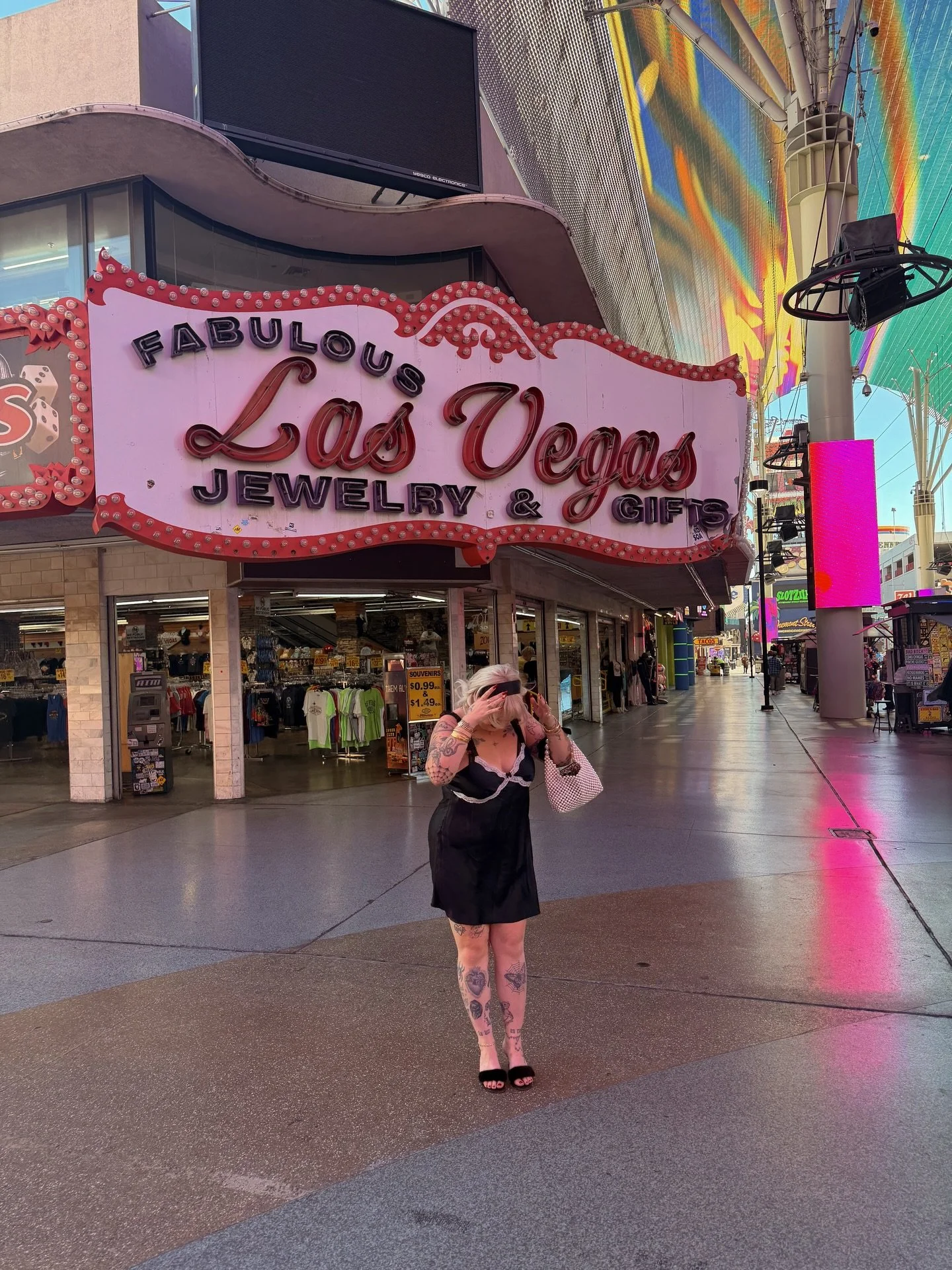 vintage soul, Vegas heart. 💋❤️🍒

#alternative #altgirl #vegas