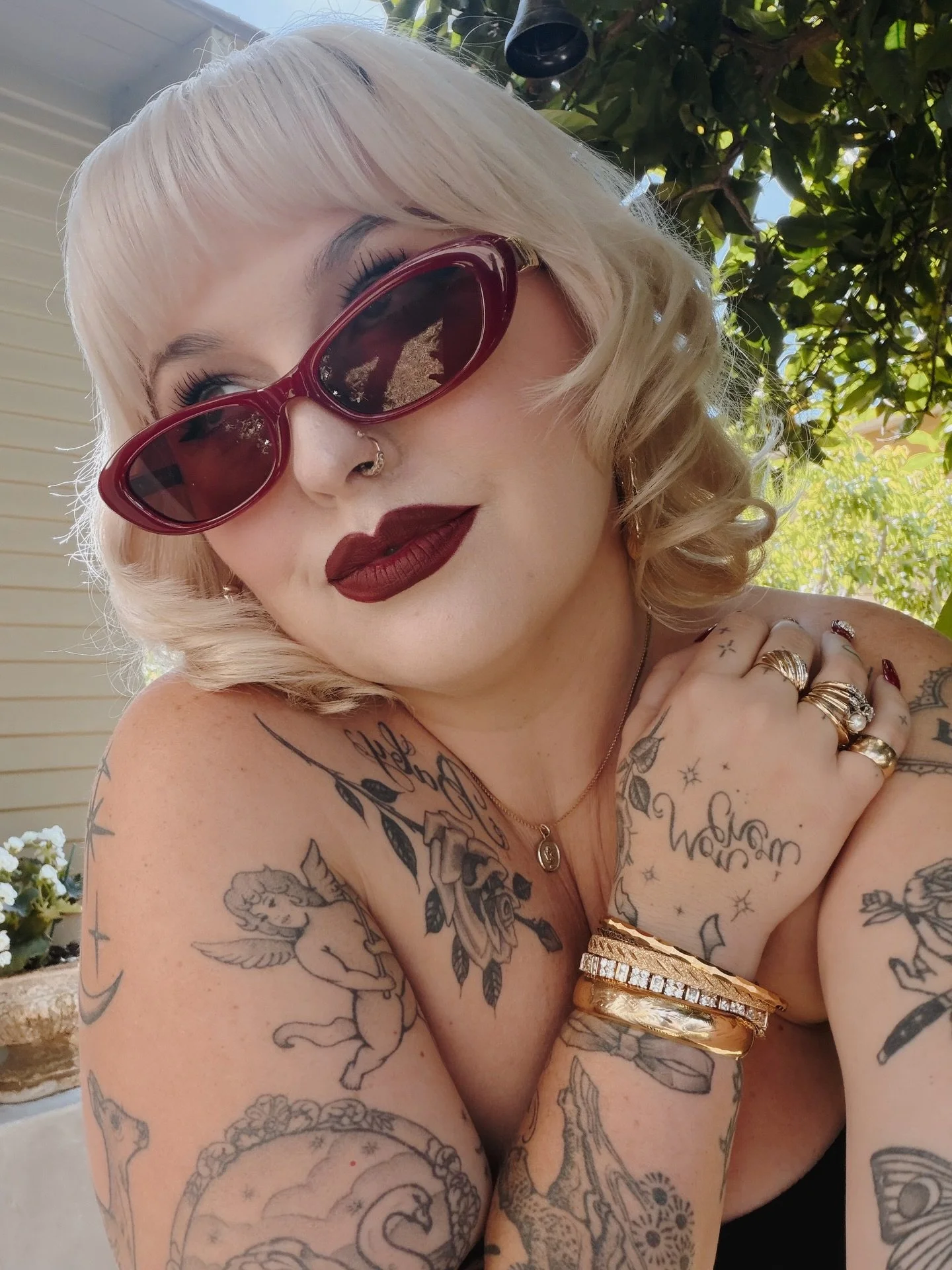 red is my forever color 💋🥀❤️ 

new sunnies by @lespecs 

#alternative #altgirl