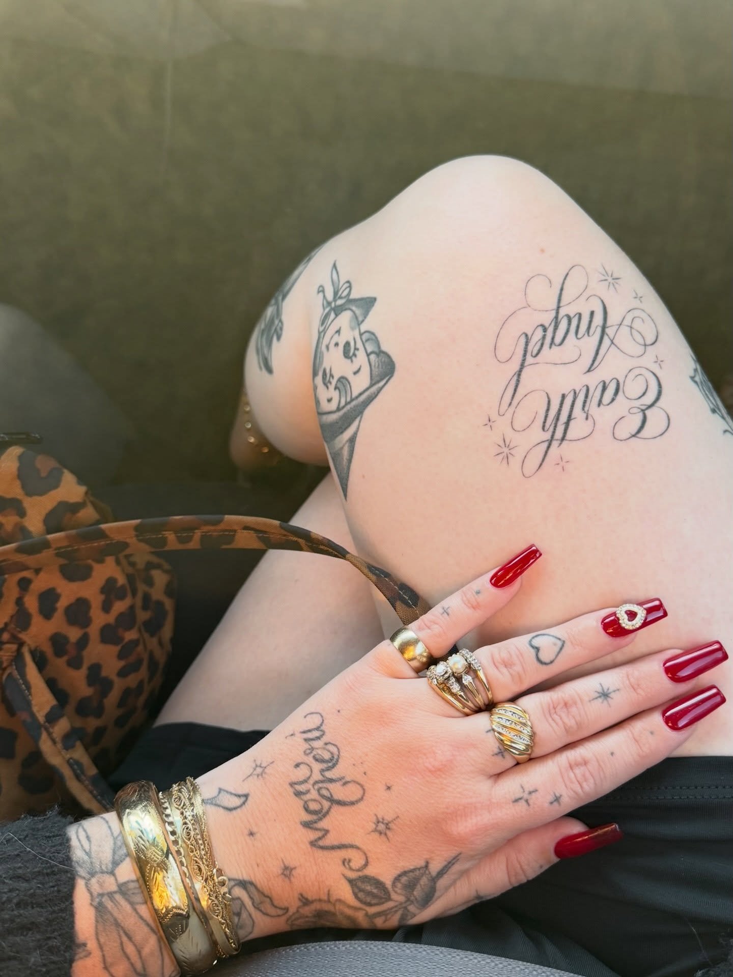 life is nothing but roses 🥀 

#alt #tattoostyle