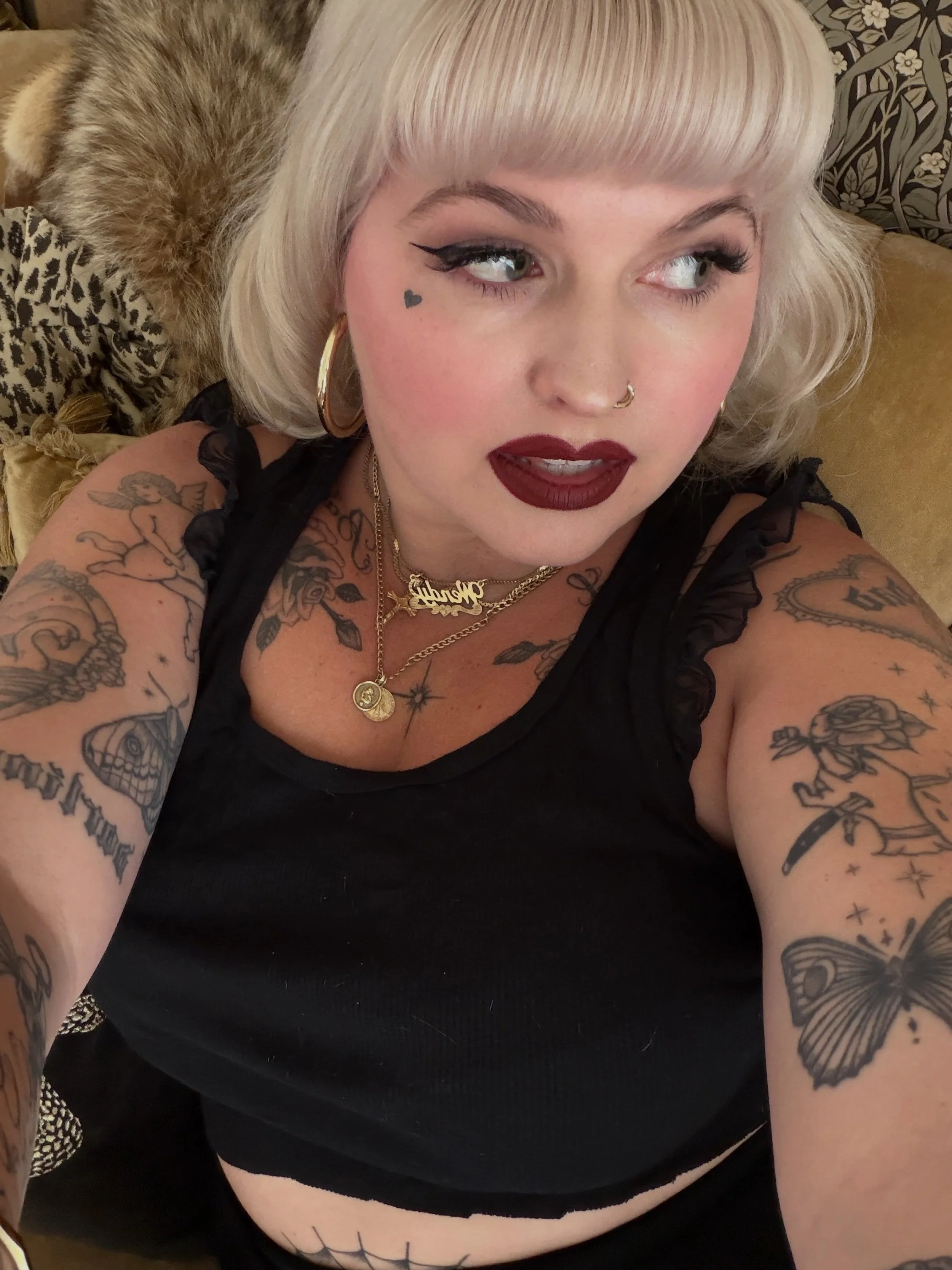 a study in red 💋

#altgirl #vintage #vintagehome