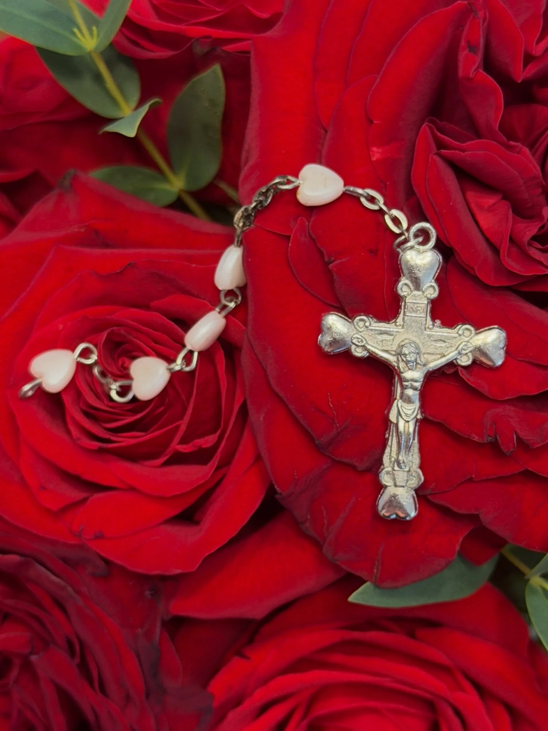 🥀 VINTAGE RELIGIOUS MEDAL HAIR PINS
🥀 ALL FOR SALE
🥀 DM IF INTERESTED 

I might be making an Etsy but for now I am going to post on here. If you would like to purchase, DM me. See prices below! Shipping is included unless you are outside of the U.