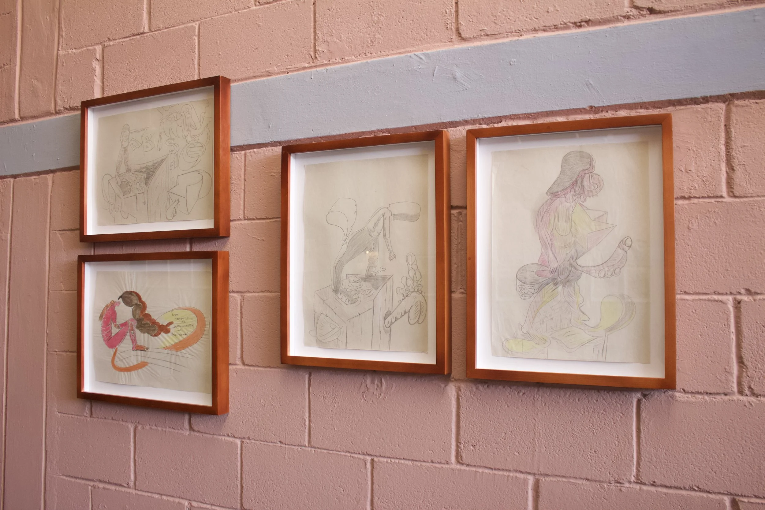 Selección de obras que conforman la exposición La modernidad Insufrible, dibujos de segunda mano, del artista Daniel Guzmán