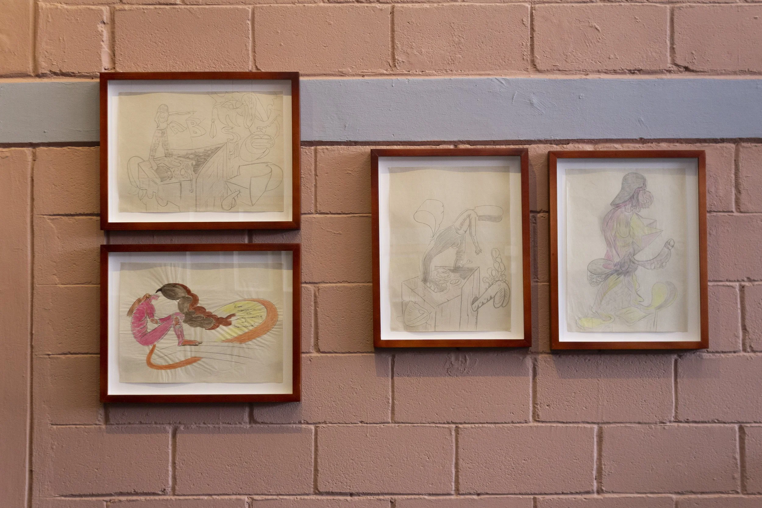 Selección de obras que conforman la exposición La modernidad Insufrible, dibujos de segunda mano, del artista Daniel Guzmán