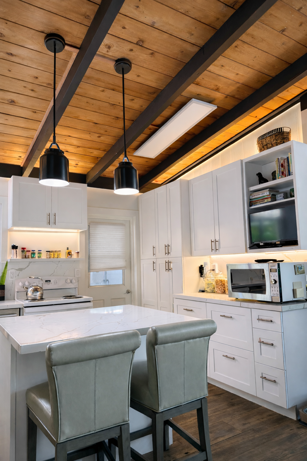 KAILUA COTTAGE KITCHEN 2.png