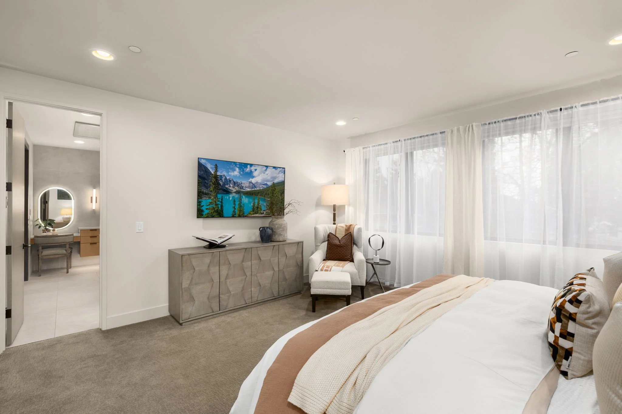 24-web-or-mls-1215-96th-ave-se (6).jpg