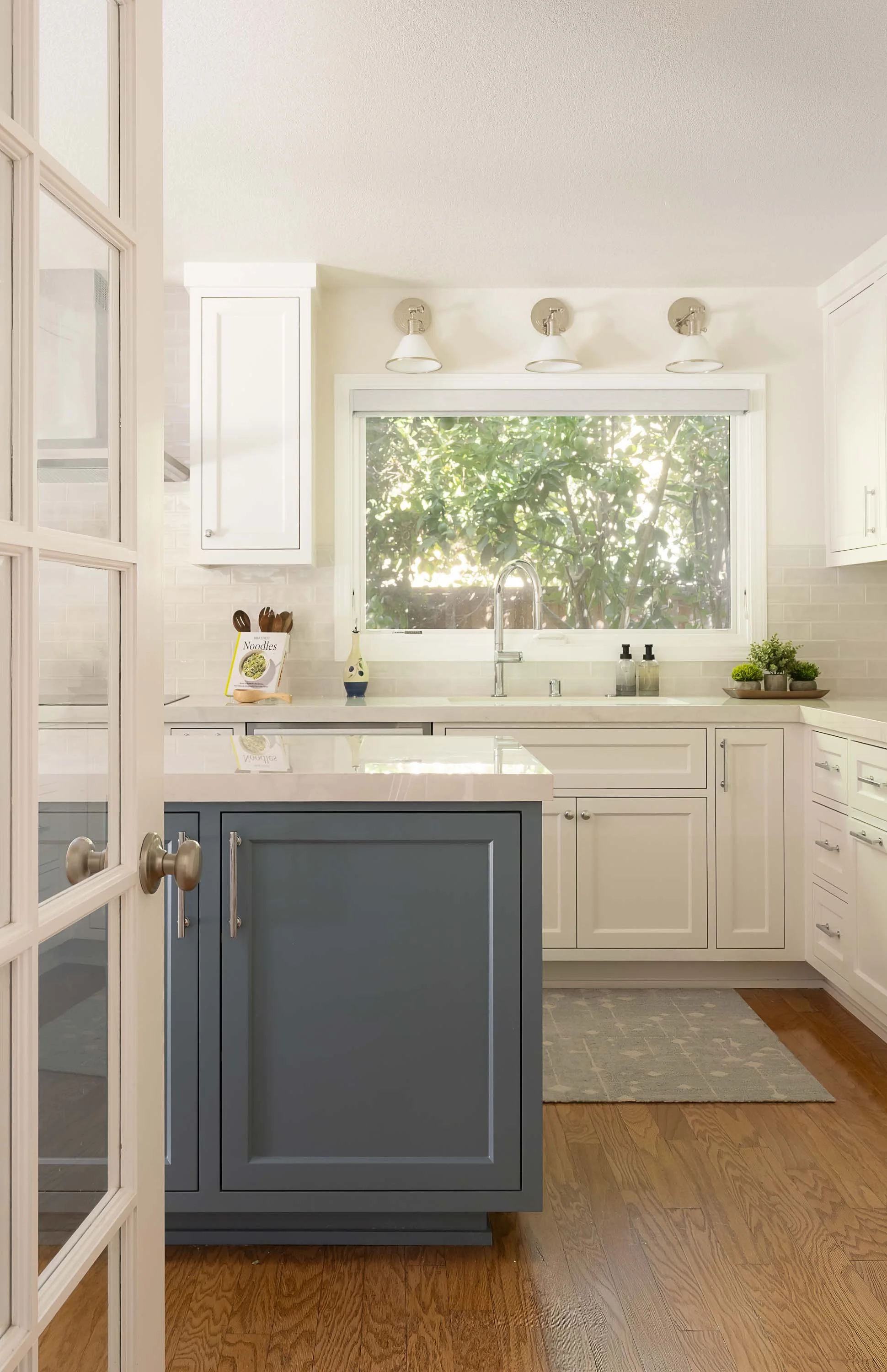 Interior Designer Kelly Tivey Hanson Drive Kitchen 04.jpg