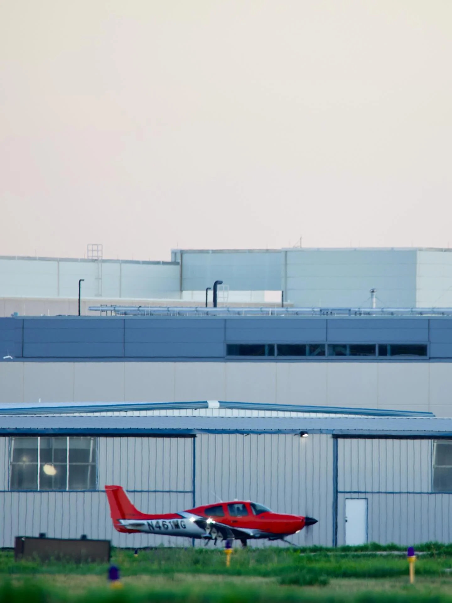 Layers •
•
•
•
#cirrusaircraft 
•••
Canon EOS R5