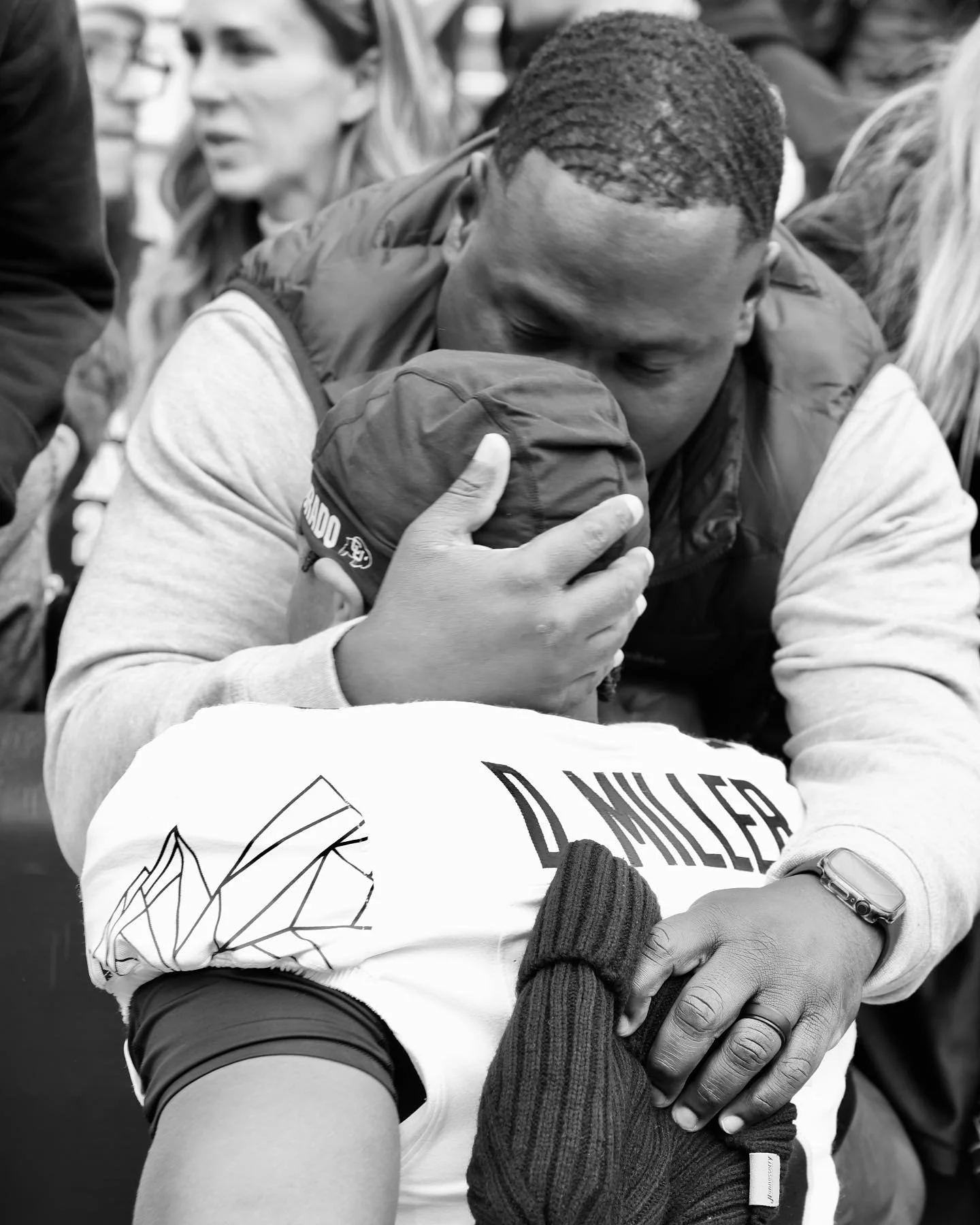 Dre’lon Miller shares a moment after the CU Black & Gold Spring Game 04.19.25 •
•
•
•
🏷 
•••
Canon EOS R5