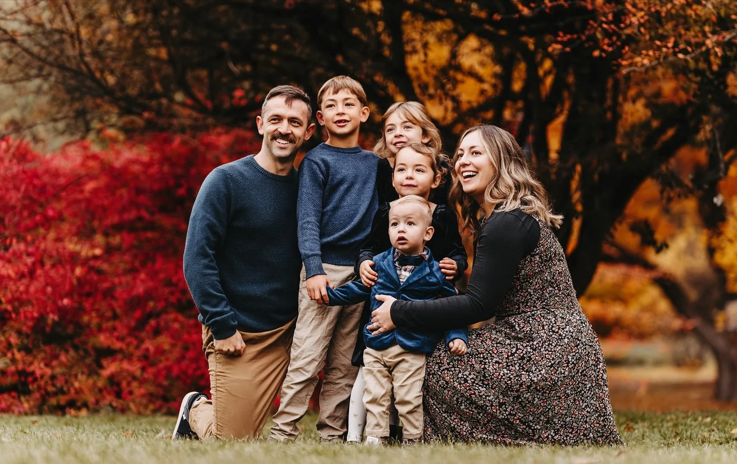 📸 Family photoshoot with the @powpowkatie Family! Had blast shooting for @powpowkatie at Finch Arboretum, what a beautiful place to be in fall!
🤔Want your photos done professionally for family photos, Cards and more?
💬Text or call 5096098015 to bo