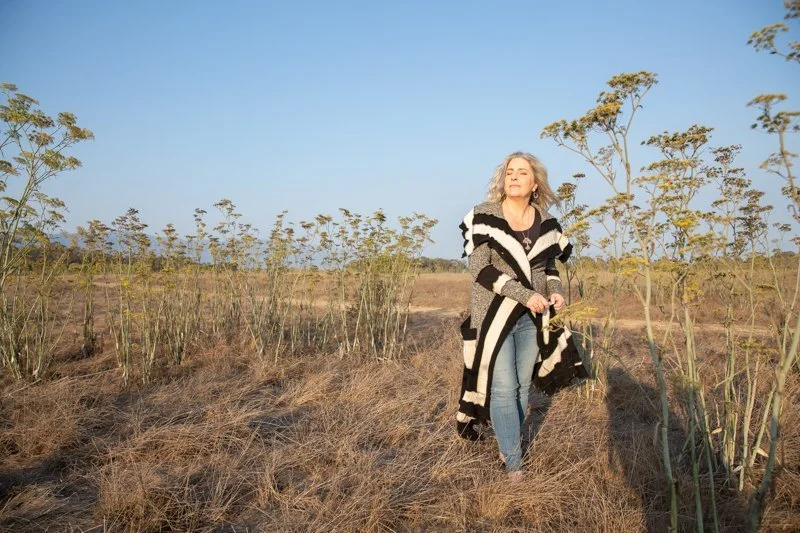 lifestyle-portrait-open-field-renee-vernon.jpg