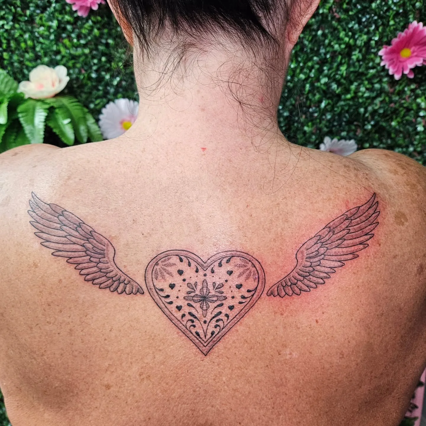 I've been having a lot of fun with ornamentals lately and enjoying this blend with other subjects.
Thanks Donna! 🩷