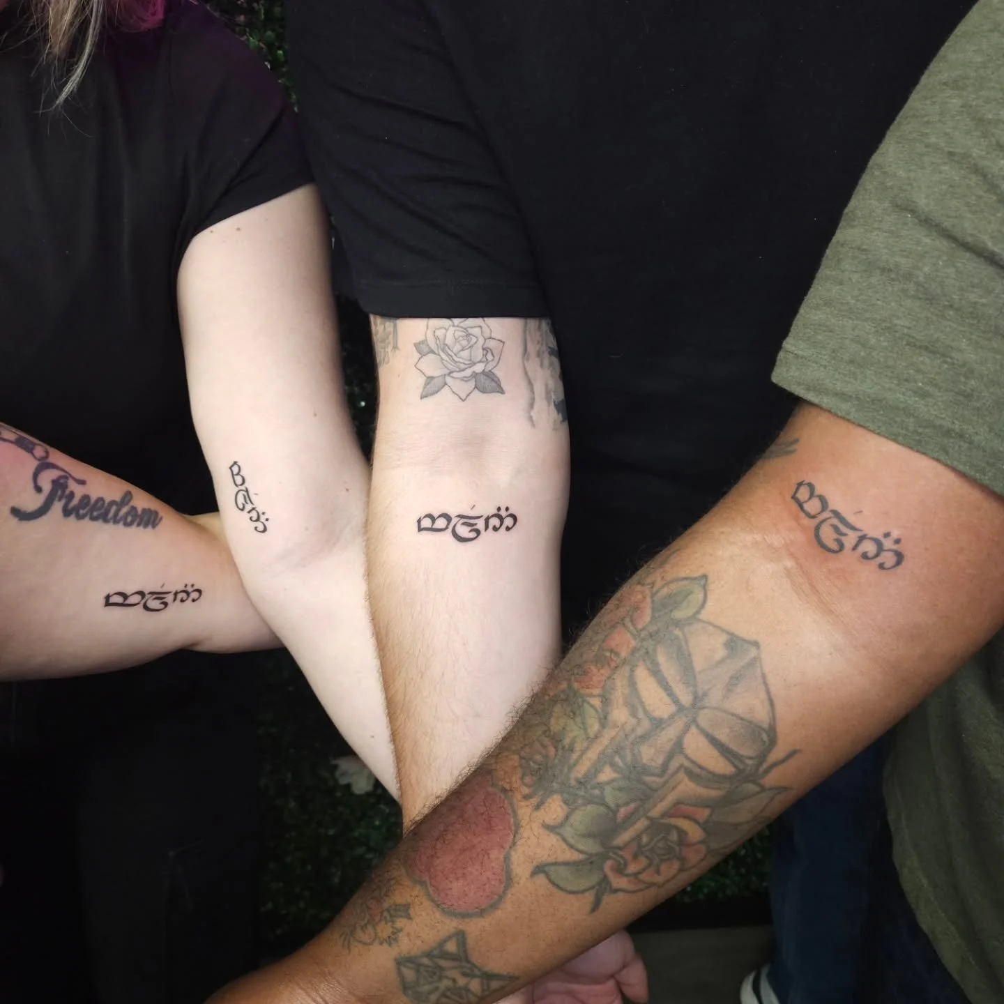 "Speak, friend, and enter"

Best friends get Elvish tattooed on them 😎🤙 more Lord of the Rings tattoos pls! And we did this on Tolkien's birthday too!