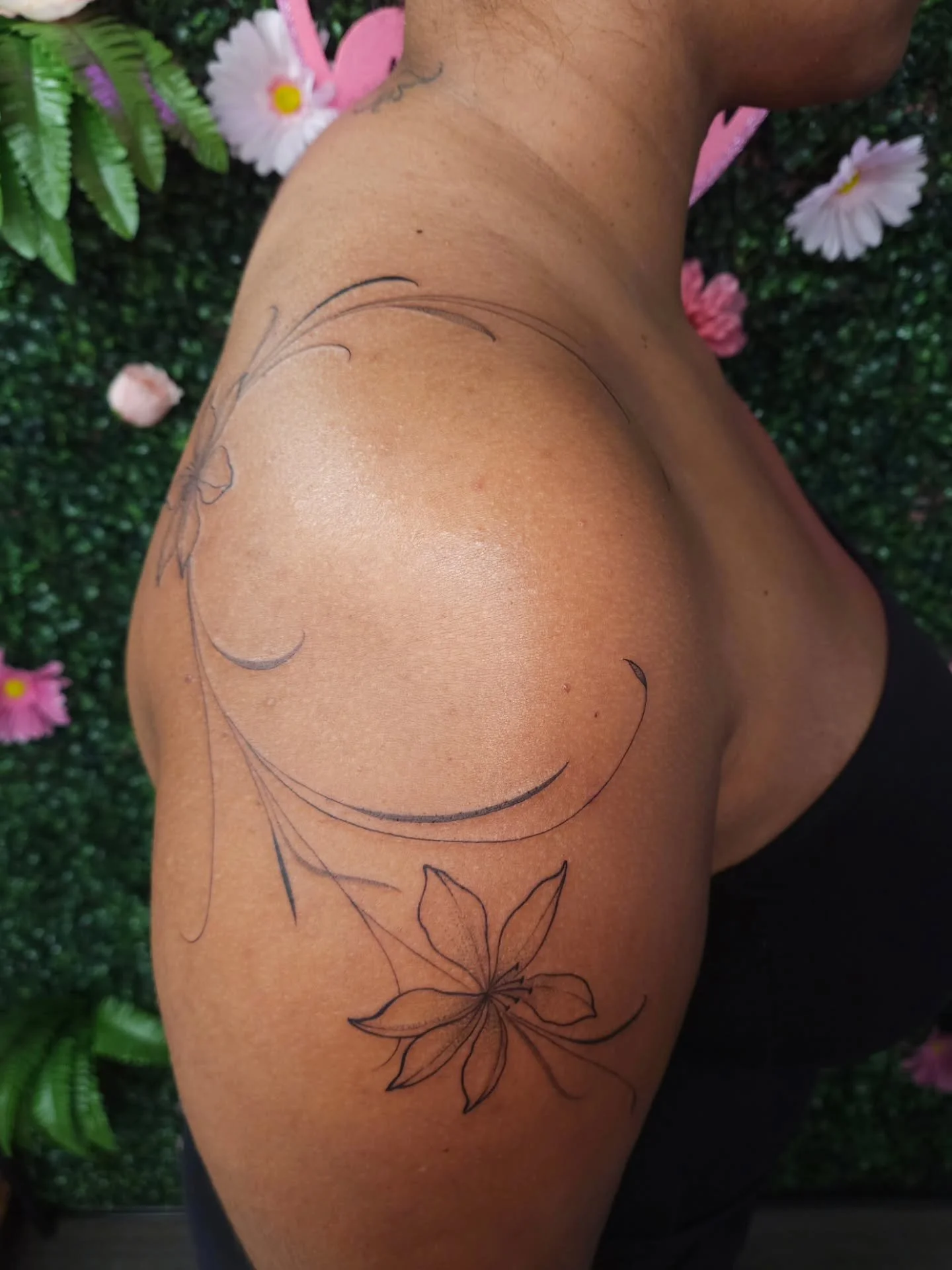 Girl. 💅 

These shoulder cap-wraps are so cute, now I want one. Haha thanks Ariya! 🩷