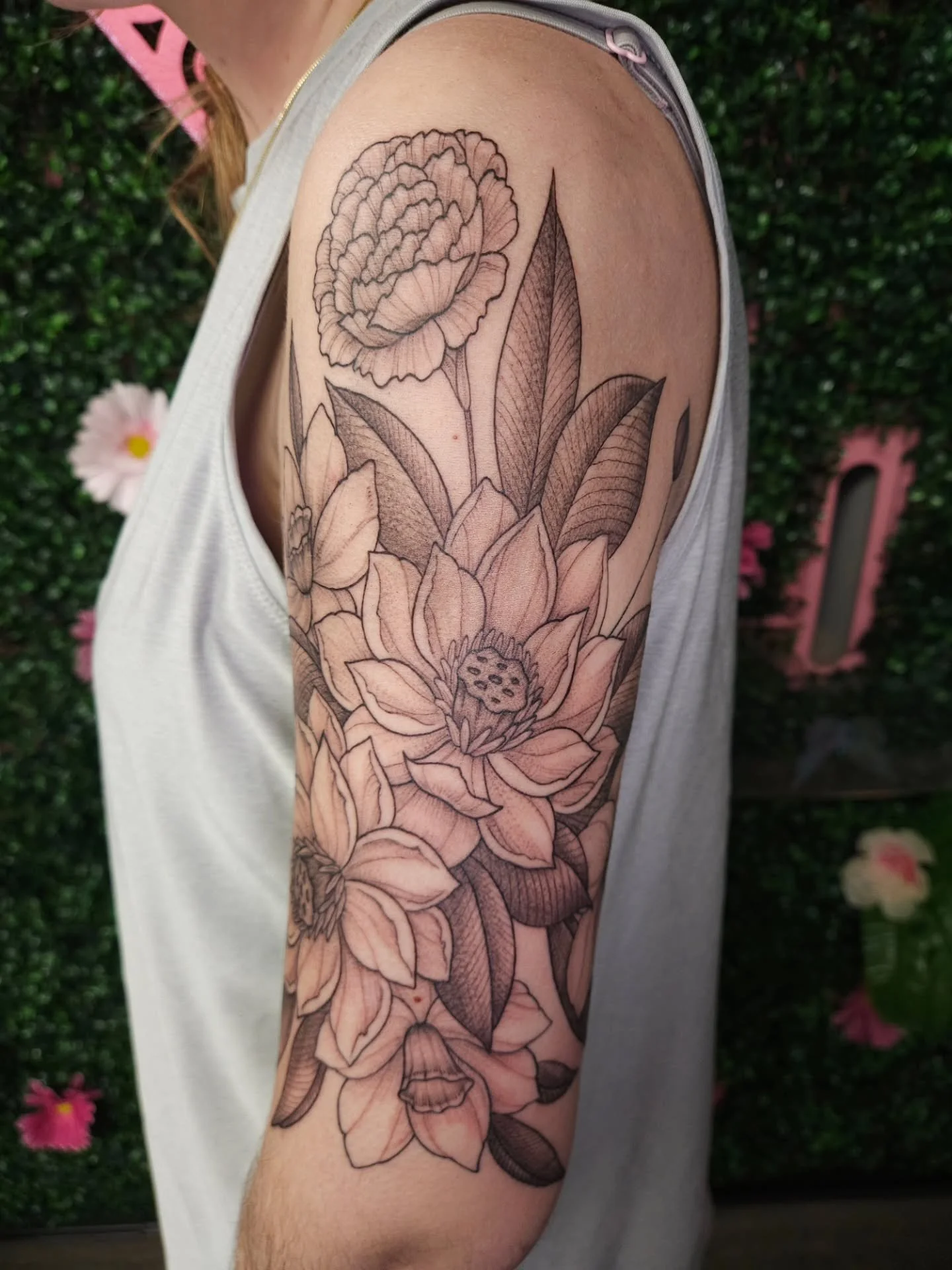 Still screaming internally that Emily asked me to do this tattoo for her (😖!!) And she sat like an absolute champ!! Thank you so much 💖