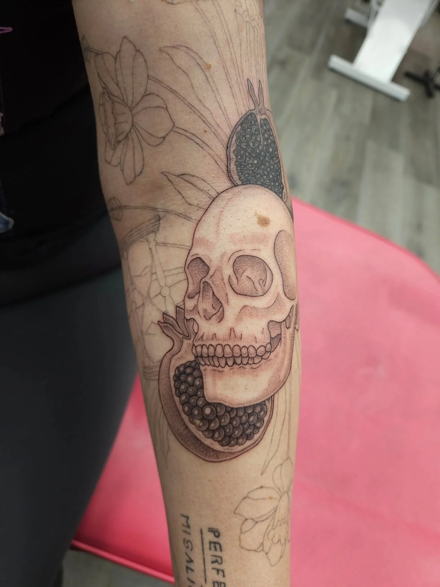 I've been lucky enough to work on some bigger pieces lately so here's a little in progress post of a Persephone sleeve. 🥰 Brittany and I are obsessed!

#lethercook