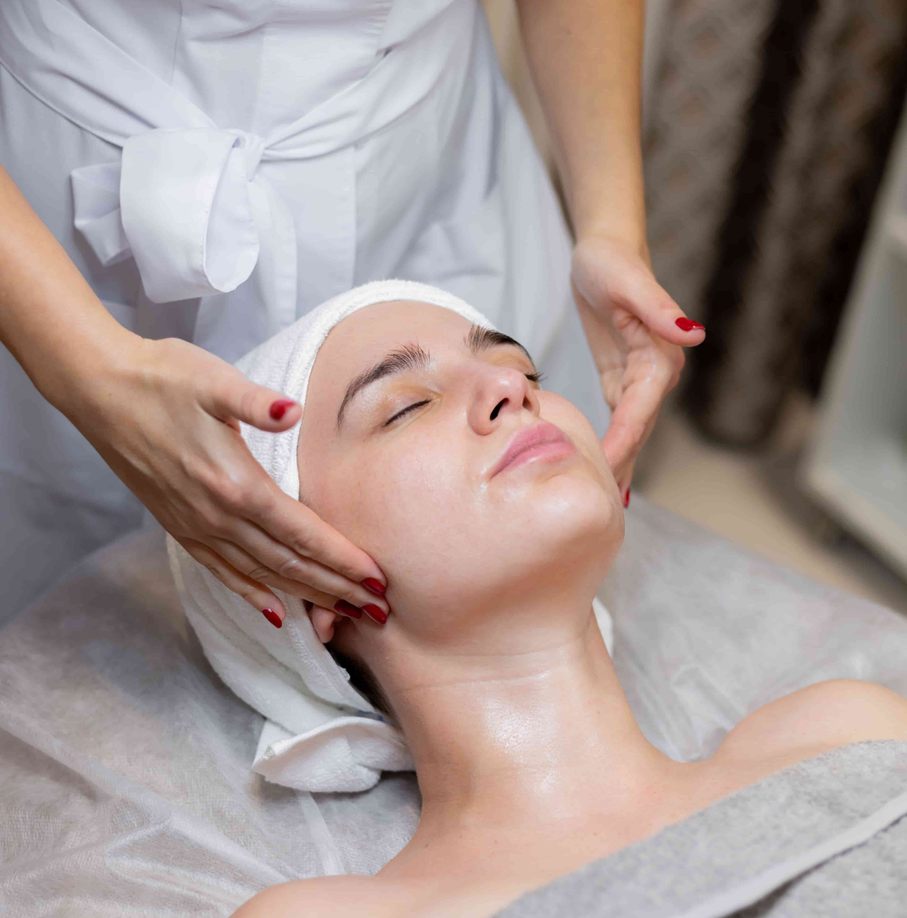 What Is an Acne Facial? What to Expect Before, During &amp; After Your First Treatment