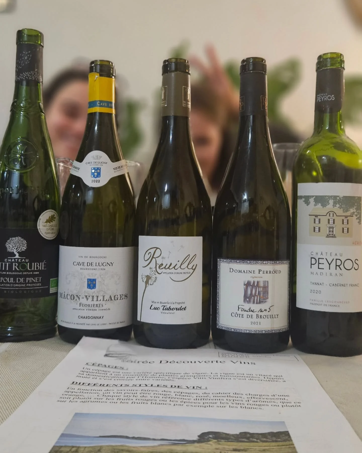 Premi&egrave;re soir&eacute;e d&eacute;gustation &agrave; domicile 🍷
Si vous et vos amis aimez le vin, n'h&eacute;sitez pas &agrave; me contacter. 
Je ram&egrave;ne le mat&eacute;riel avec les vins / Planche Fromage Charcuterie en fonction du nombre