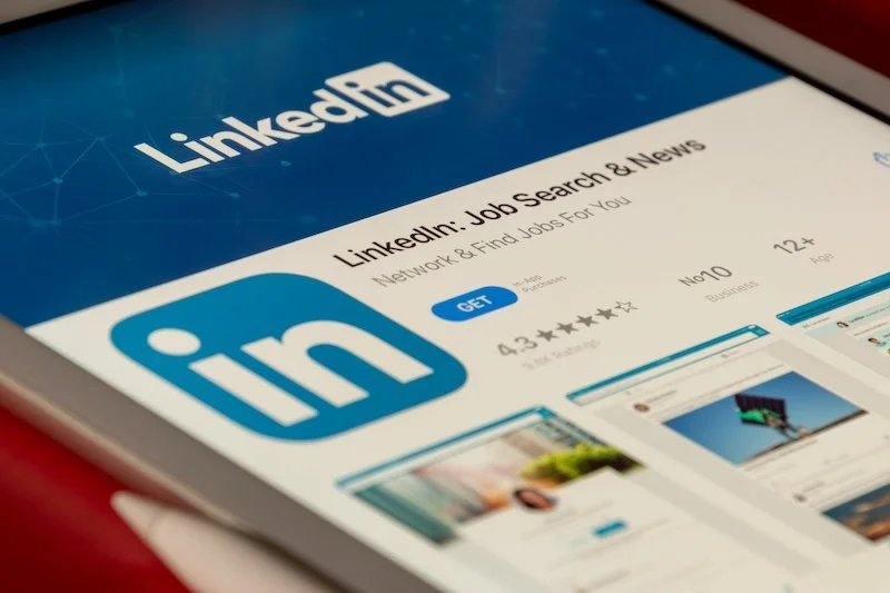Annoncer son nouvel emploi sur LinkedIn : guide complet + exemples
