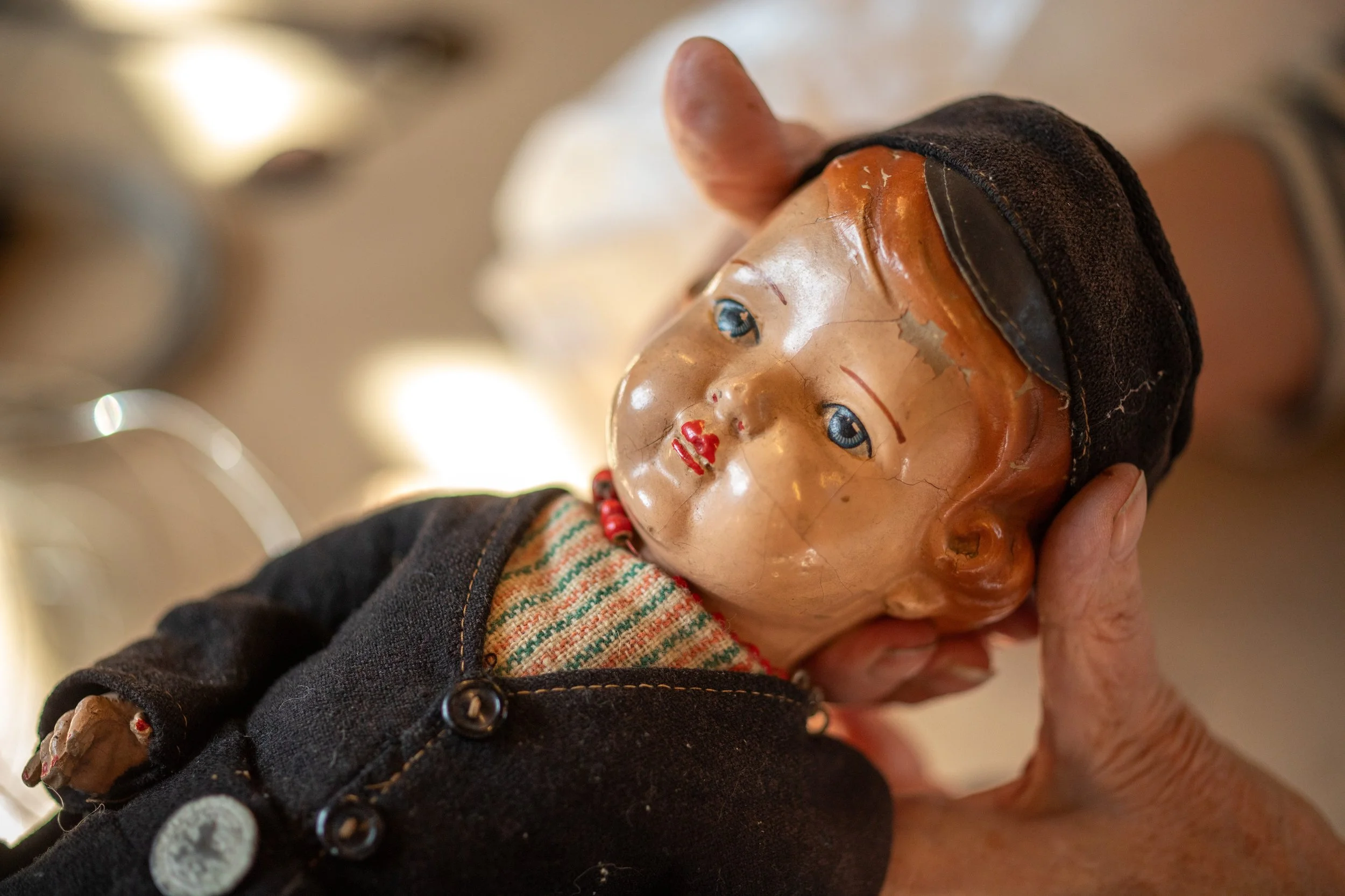 close-up dutch doll head_shoulders.jpg
