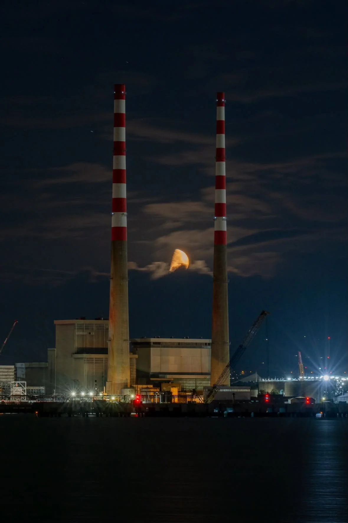 Moon Setting between the Poolbeg Chimney staks
Photo
Fabio Grassi
Suggested starting price xxx€