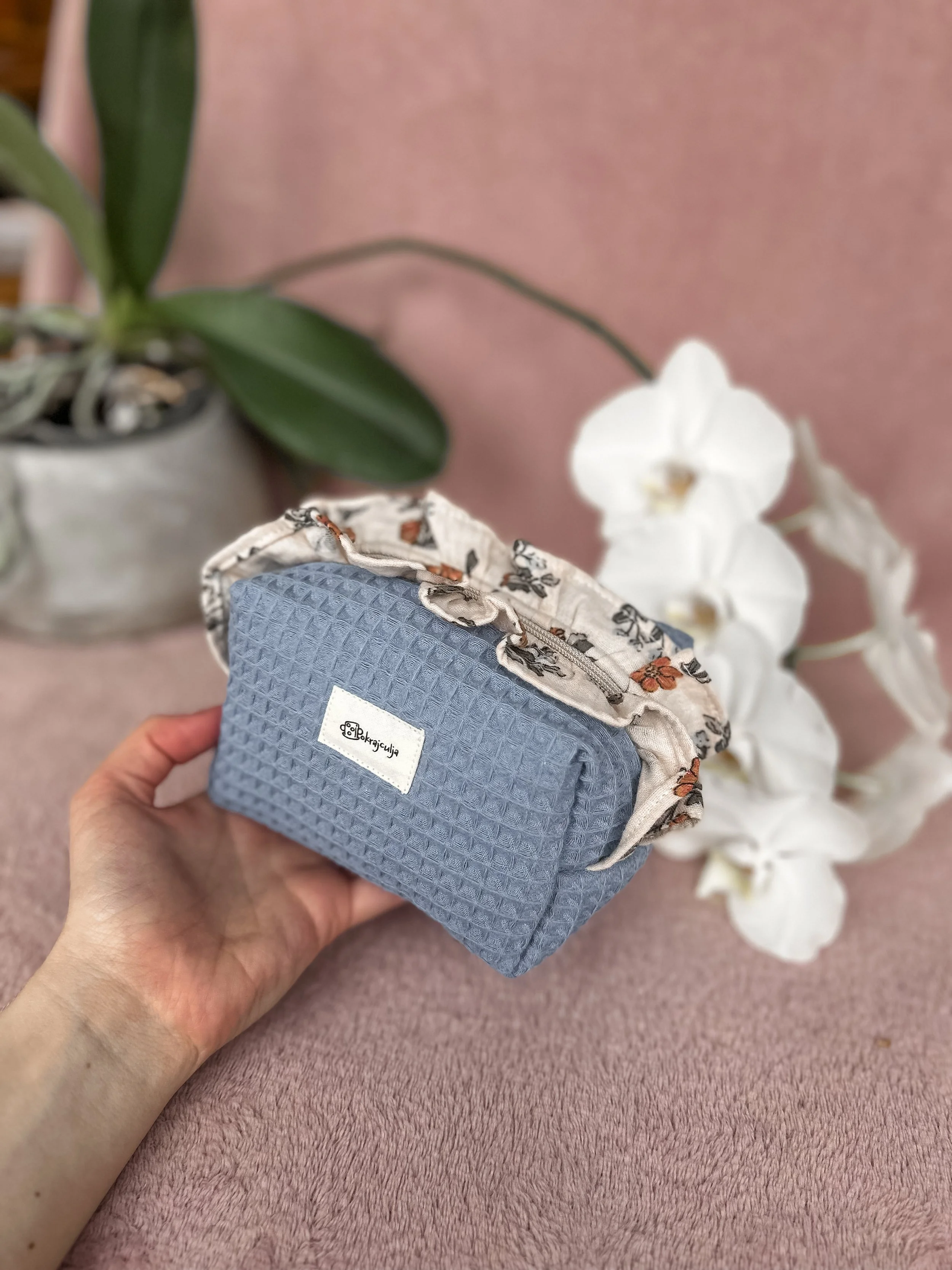 Toaletna torbica Elena I Deep ocean ruffle