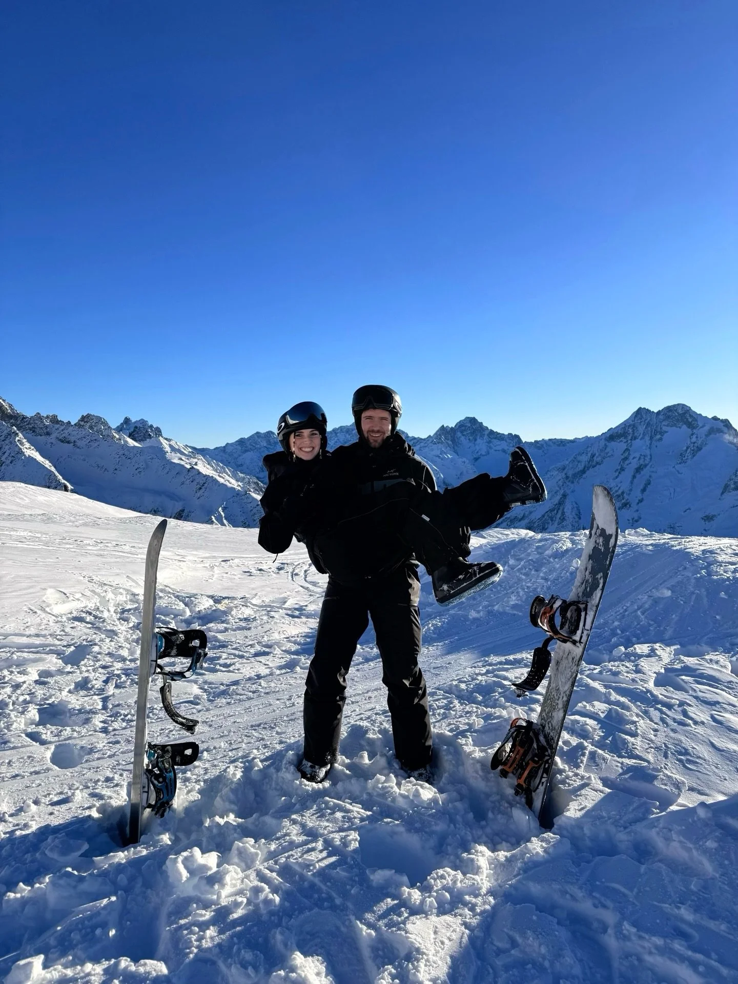 missing these views @joeadamhalliday 🥲❄️

#snowboard #winter #mountains #alps #explore outdoors nature travel adventure snow gorp gorpcore