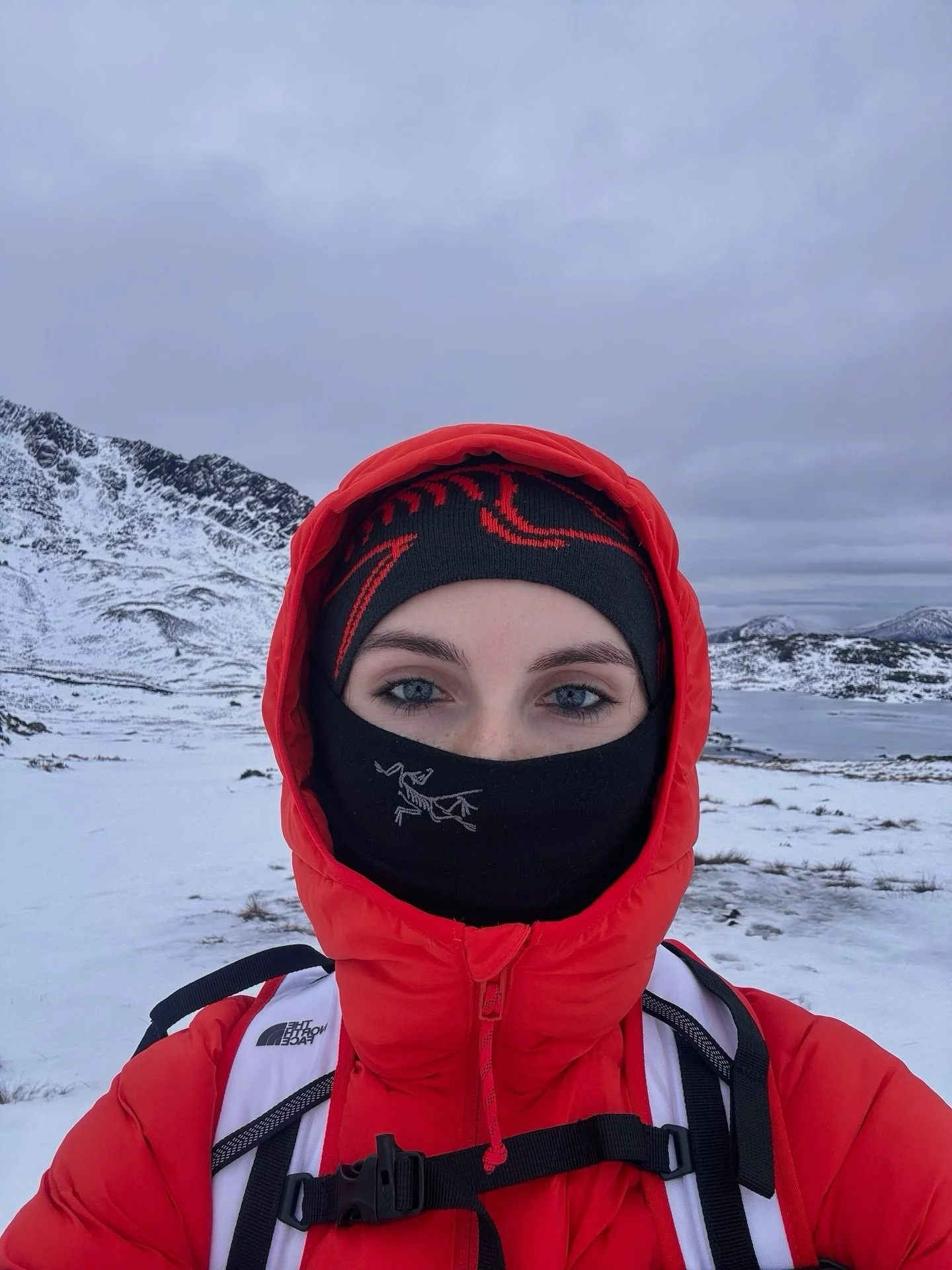into the abyss 🌀

#winter #mountains #climb #explore #explorepage snow eryri uk outdoors alpine adventure hiking nature vanlife travel gorp gorpcore 

!! these were the conditions in wales this week before the storm/avalanche warning today so full w
