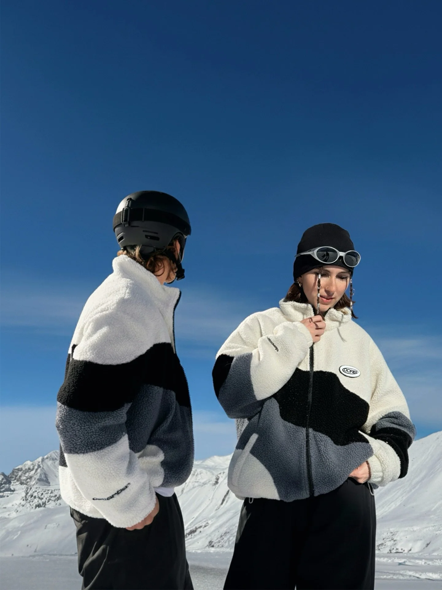 Snow days with @decarba_store ❄️
For maximum steez 😤

#snowboard #streetwear #mountain #winter #newyear snow outdoors travel adventure gorpcore explore fyp *gifted